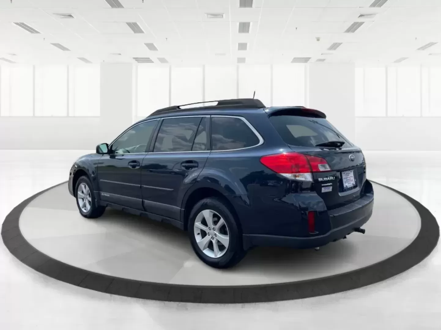 2013 Subaru Outback 2.5i Premium (4S4BRBGC0D3) with an 2.5L H-4 DOHC engine, located at 401 Woodman Dr, Riverside, OH, 45431, (937) 908-9800, 39.760899, -84.123421 - Photo#4