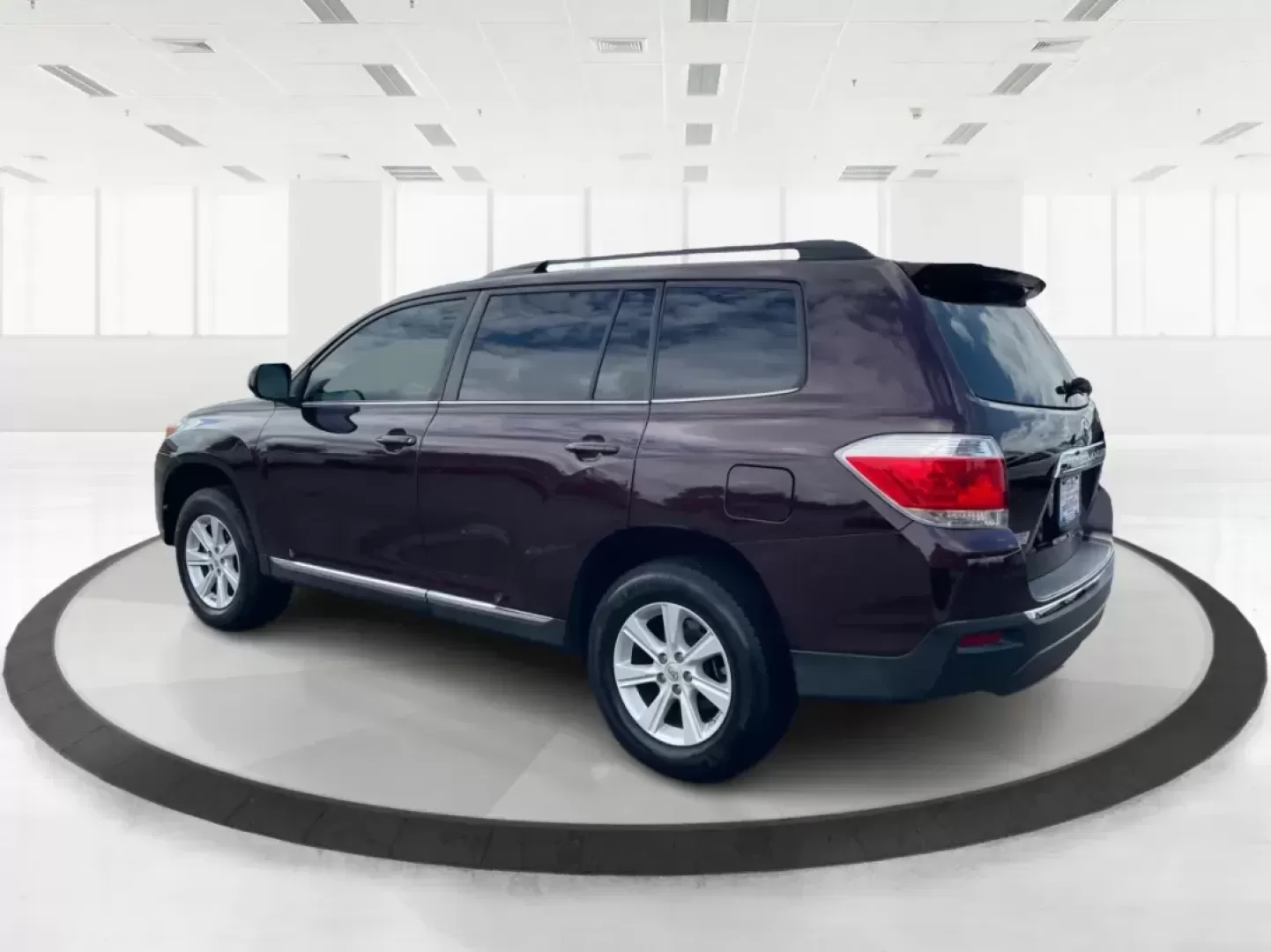2013 Toyota Highlander SE V6 (5TDZK3EH9DS) with an 3.5L V-6 DOHC engine, located at 4508 South Dixie Dr, Moraine, OH, 45439, (937) 908-9800, 39.689976, -84.218452 - Photo#4