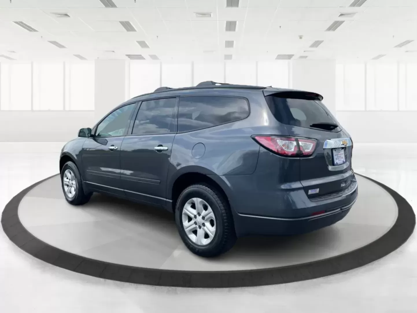 2014 Cyber Gray Metallic Chevrolet Traverse LS FWD w/PDC (1GNKRFED9EJ) with an 3.6L V6 DOHC 24V engine, 6-Speed Automatic transmission, located at 880 E. National Road, Vandalia, OH, 45377, (937) 908-9800, 39.891918, -84.183594 - Photo#5