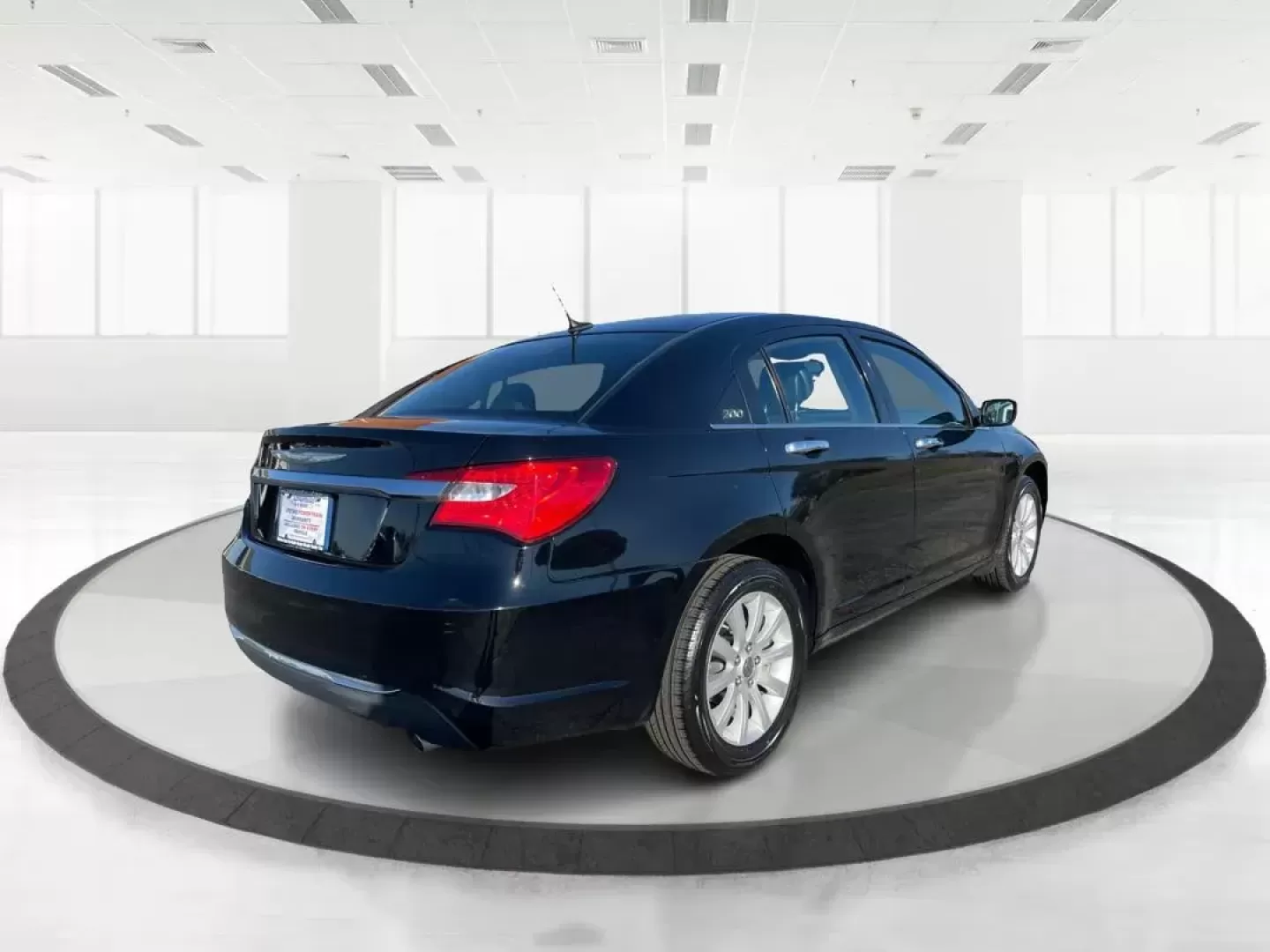 2014 Chrysler 200 Limited (1C3CCBCG6EN) with an 3.6L V6 DOHC 24V FFV engine, 6-Speed Automatic transmission, located at 1184 Kauffman Ave, Fairborn, OH, 45324, (937) 908-9800, 39.807072, -84.030914 - Photo#2