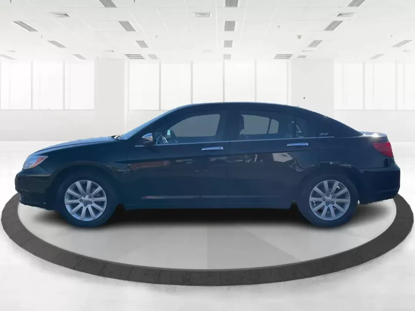 2014 Chrysler 200 Limited (1C3CCBCG6EN) with an 3.6L V6 DOHC 24V FFV engine, 6-Speed Automatic transmission, located at 1184 Kauffman Ave, Fairborn, OH, 45324, (937) 908-9800, 39.807072, -84.030914 - Photo#6