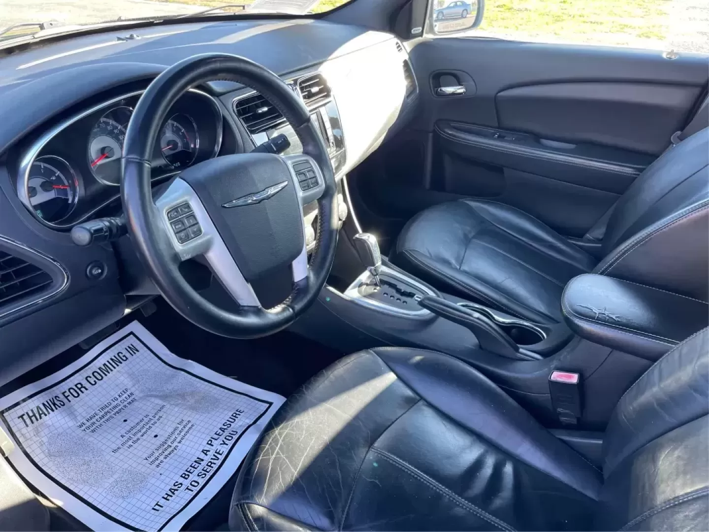 2014 Chrysler 200 Limited (1C3CCBCG6EN) with an 3.6L V6 DOHC 24V FFV engine, 6-Speed Automatic transmission, located at 1184 Kauffman Ave, Fairborn, OH, 45324, (937) 908-9800, 39.807072, -84.030914 - Photo#9
