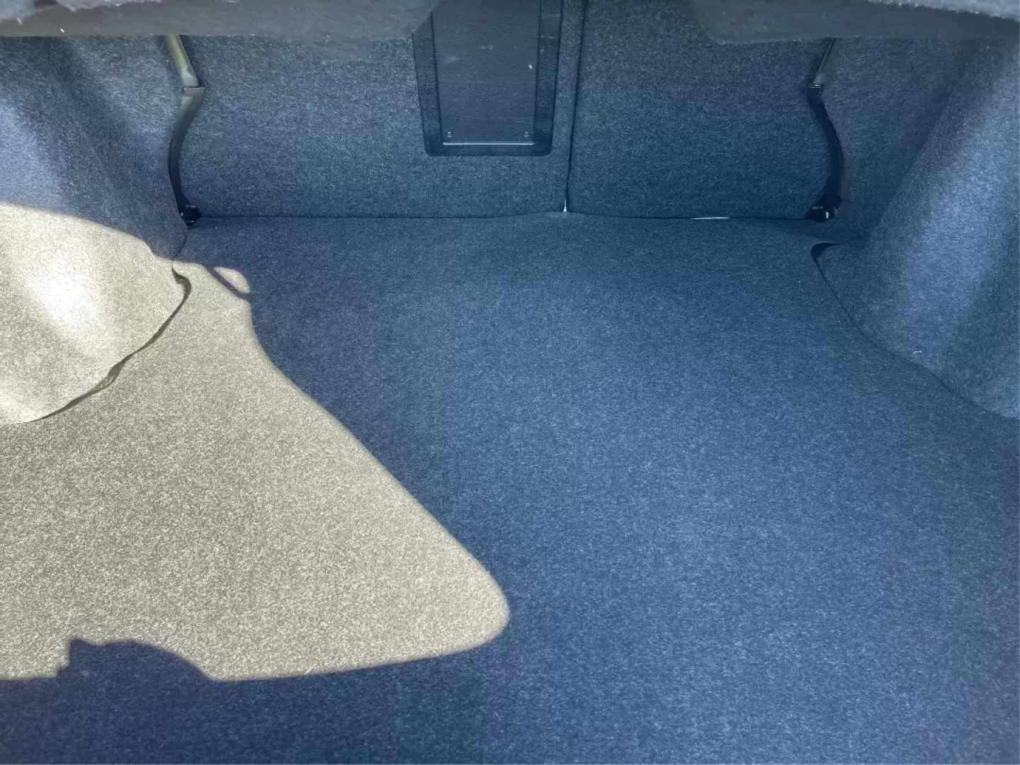 2014 Chrysler 200 Limited (1C3CCBCG6EN) with an 3.6L V6 DOHC 24V FFV engine, 6-Speed Automatic transmission, located at 1184 Kauffman Ave, Fairborn, OH, 45324, (937) 908-9800, 39.807072, -84.030914 - Photo#12