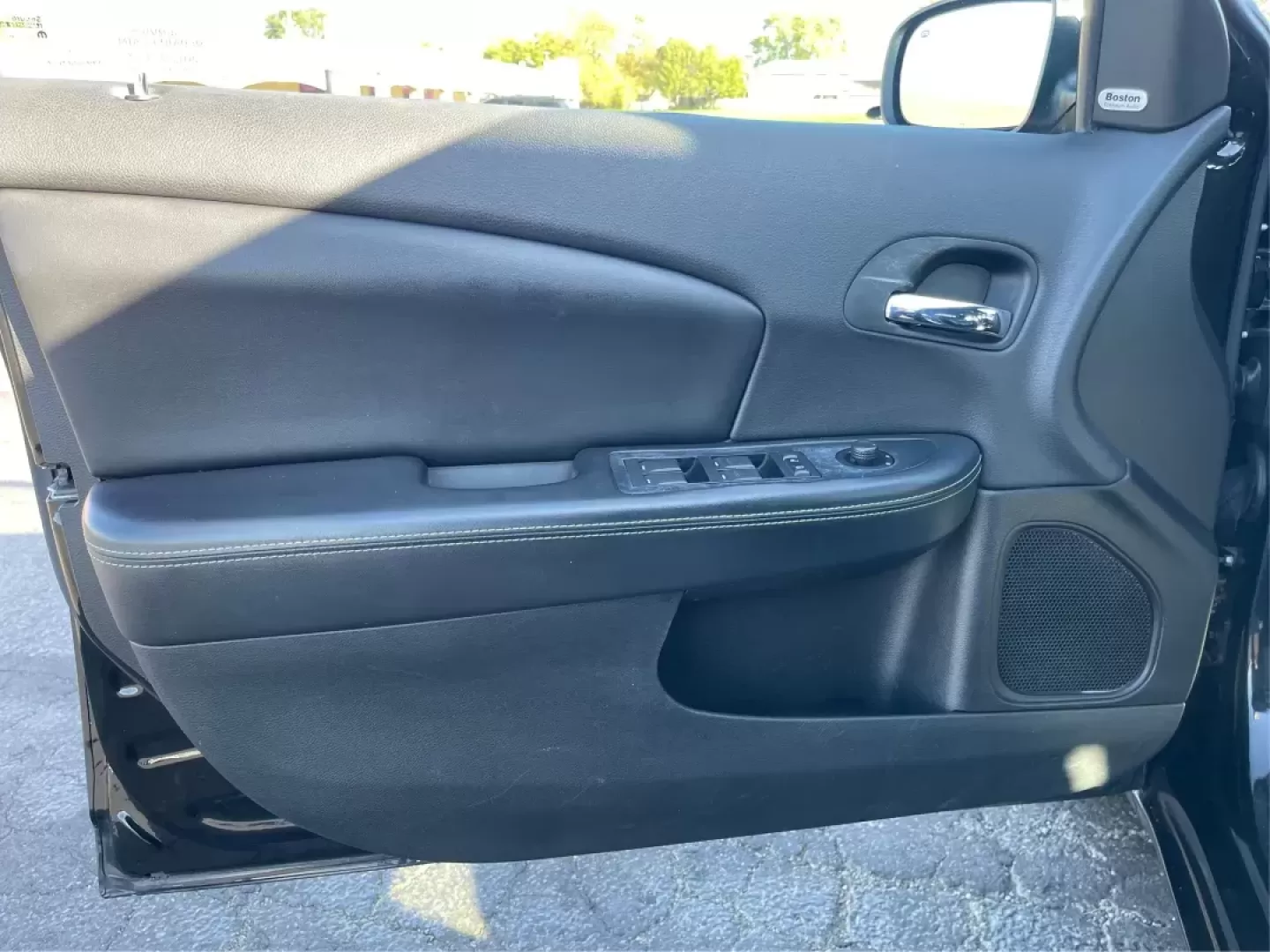 2014 Chrysler 200 Limited (1C3CCBCG6EN) with an 3.6L V6 DOHC 24V FFV engine, 6-Speed Automatic transmission, located at 1184 Kauffman Ave, Fairborn, OH, 45324, (937) 908-9800, 39.807072, -84.030914 - Photo#18