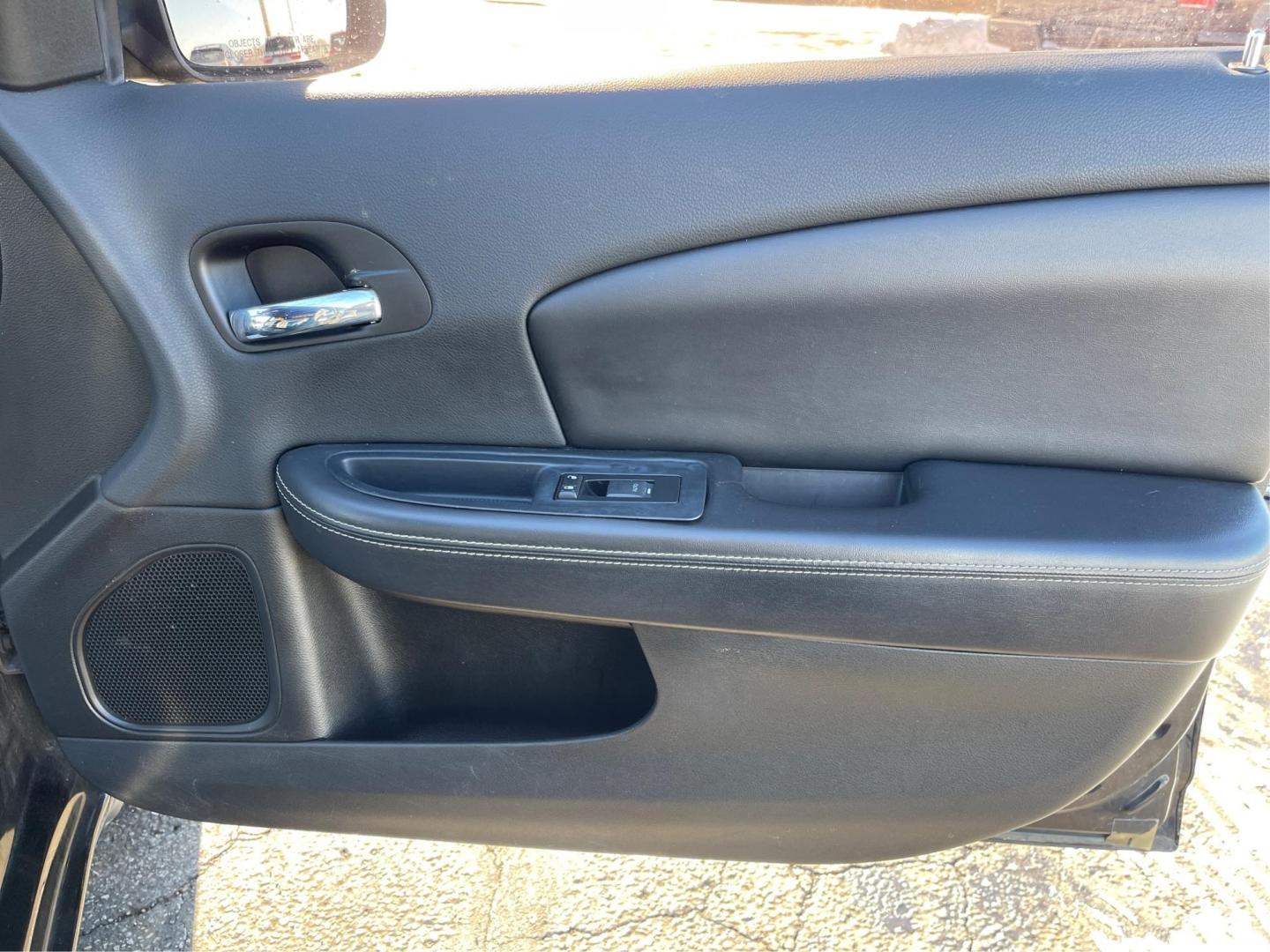 2014 Chrysler 200 Limited (1C3CCBCG0EN) with an 3.6L V6 DOHC 24V FFV engine, 6-Speed Automatic transmission, located at 880 E. National Road, Vandalia, OH, 45377, (937) 908-9800, 39.891918, -84.183594 - Photo#18