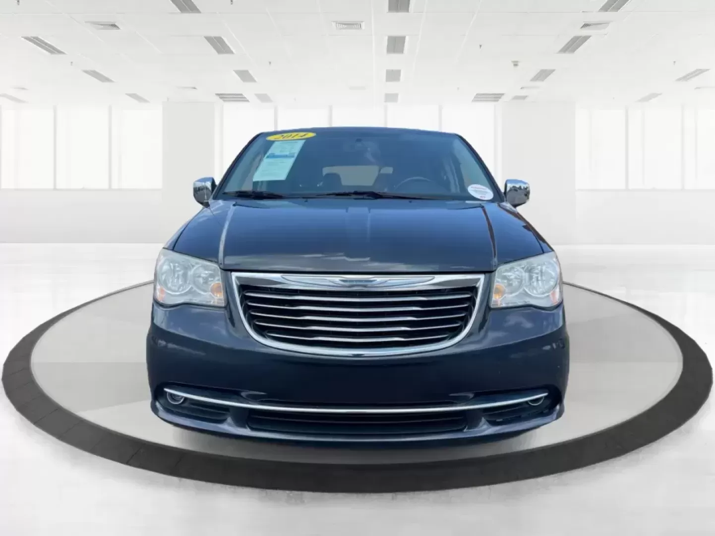 2014 Chrysler Town and Country Touring-L (2C4RC1CG3ER) with an 3.6L V6 DOHC 24V engine, 6-Speed Automatic transmission, located at 1230 East Main St, Xenia, OH, 45385, (937) 908-9800, 39.688026, -83.910172 - Photo#6
