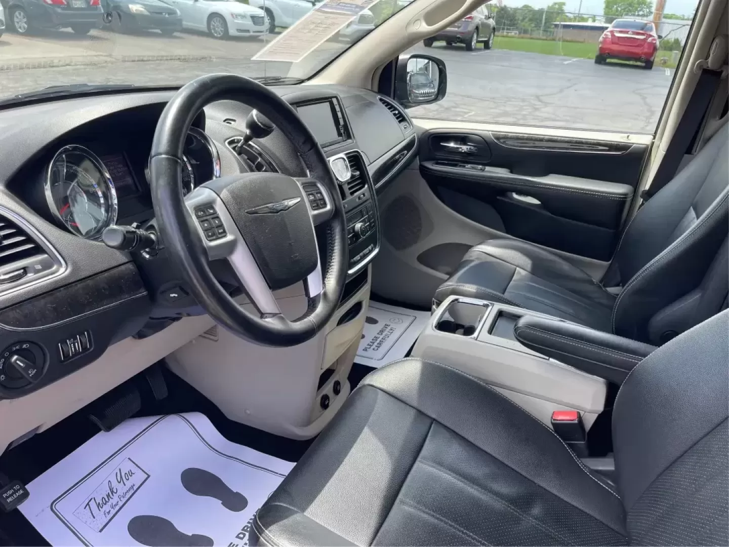 2014 Chrysler Town and Country Touring-L (2C4RC1CG3ER) with an 3.6L V6 DOHC 24V engine, 6-Speed Automatic transmission, located at 1230 East Main St, Xenia, OH, 45385, (937) 908-9800, 39.688026, -83.910172 - Photo#8