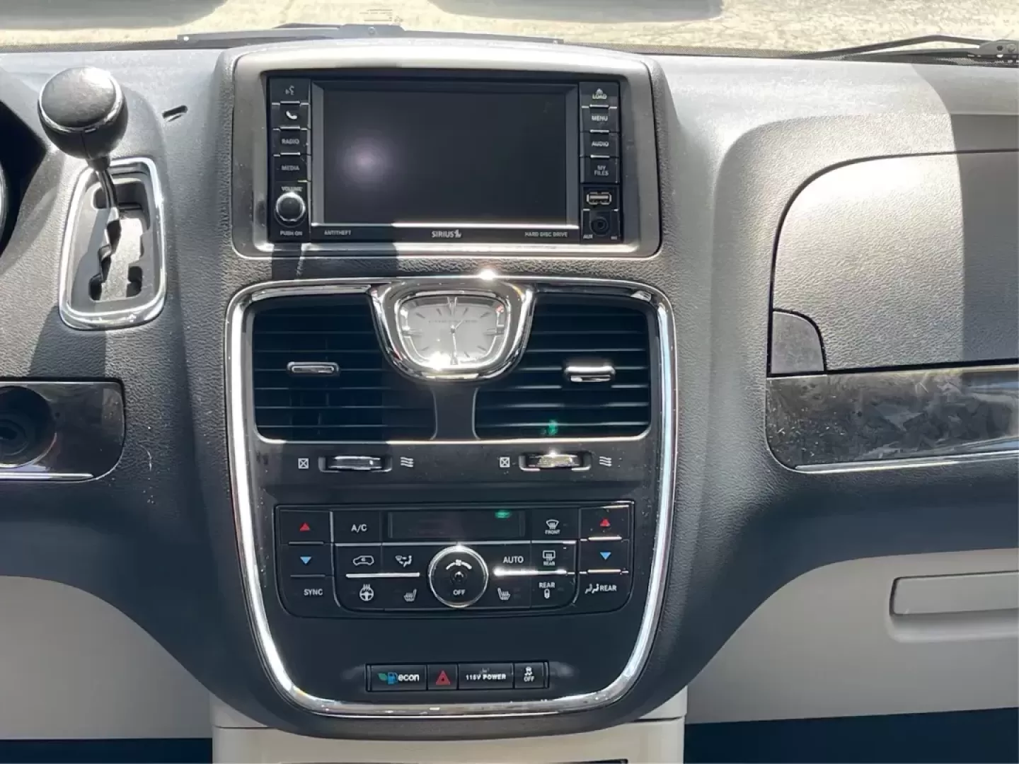 2014 Chrysler Town and Country Touring-L (2C4RC1CG3ER) with an 3.6L V6 DOHC 24V engine, 6-Speed Automatic transmission, located at 1230 East Main St, Xenia, OH, 45385, (937) 908-9800, 39.688026, -83.910172 - Photo#12