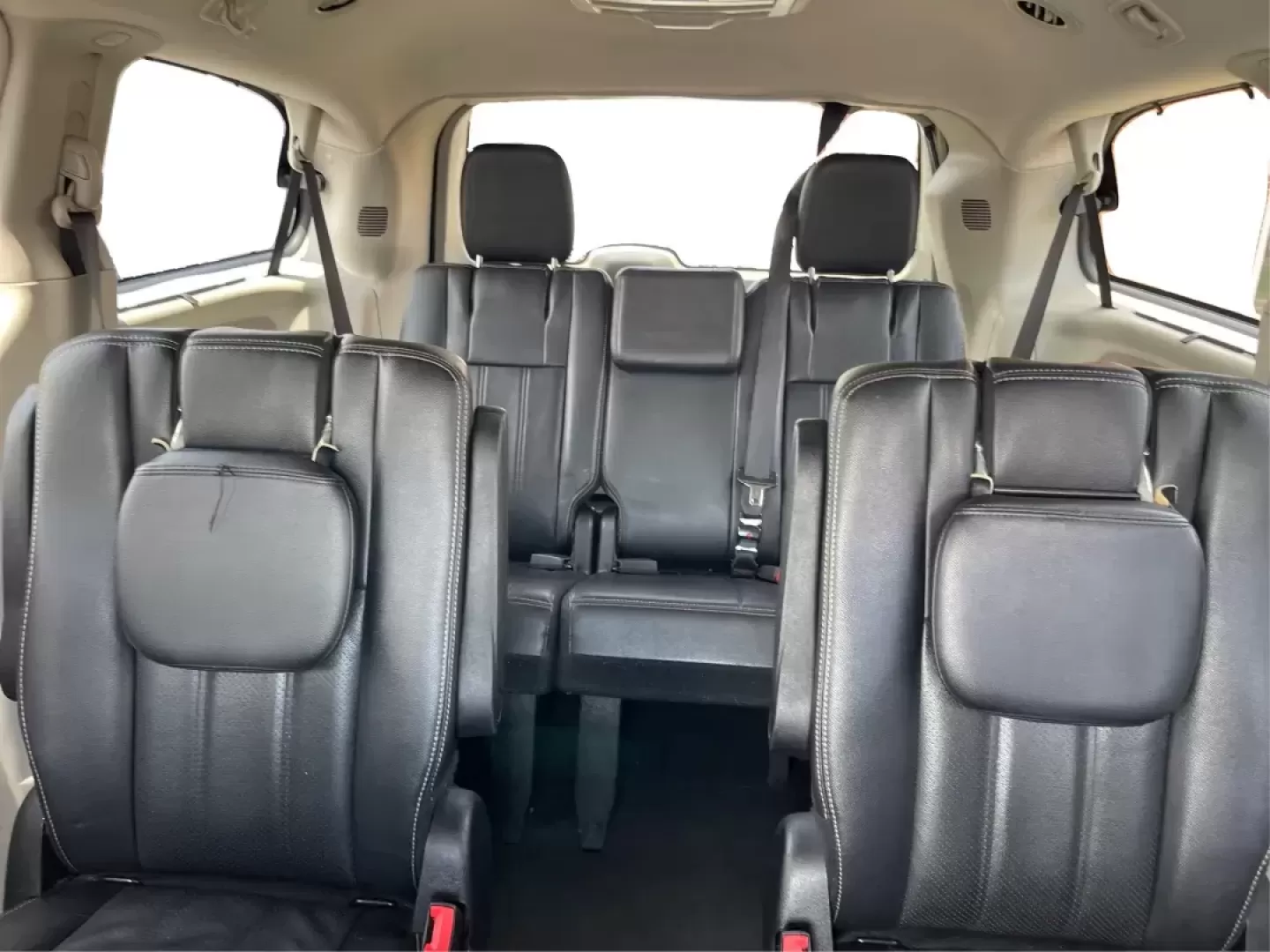 2014 Chrysler Town and Country Touring-L (2C4RC1CG3ER) with an 3.6L V6 DOHC 24V engine, 6-Speed Automatic transmission, located at 1230 East Main St, Xenia, OH, 45385, (937) 908-9800, 39.688026, -83.910172 - Photo#13