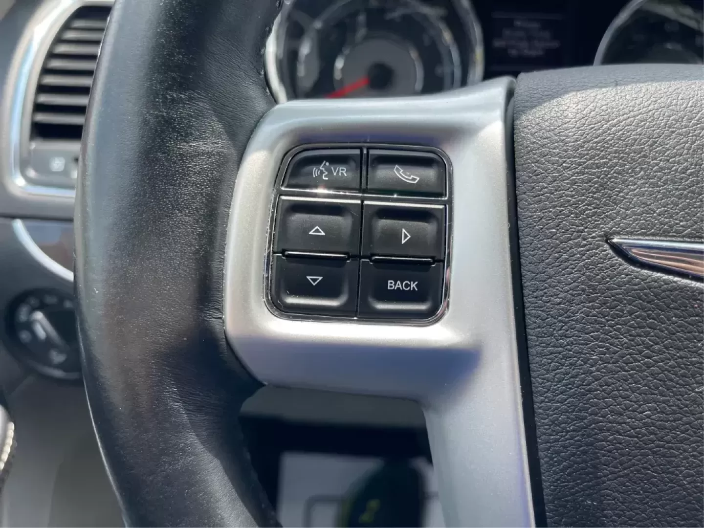 2014 Chrysler Town and Country Touring-L (2C4RC1CG3ER) with an 3.6L V6 DOHC 24V engine, 6-Speed Automatic transmission, located at 1230 East Main St, Xenia, OH, 45385, (937) 908-9800, 39.688026, -83.910172 - Photo#15