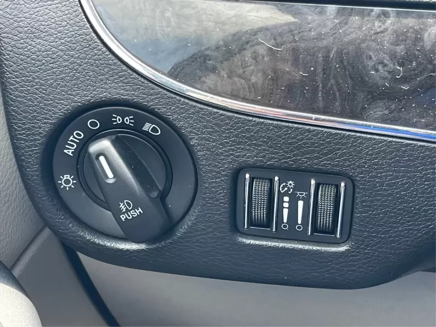 2014 Chrysler Town and Country Touring-L (2C4RC1CG3ER) with an 3.6L V6 DOHC 24V engine, 6-Speed Automatic transmission, located at 1230 East Main St, Xenia, OH, 45385, (937) 908-9800, 39.688026, -83.910172 - Photo#16