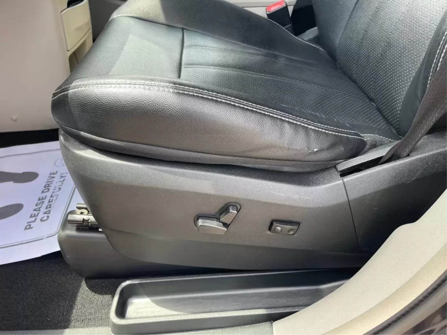 2014 Chrysler Town and Country Touring-L (2C4RC1CG3ER) with an 3.6L V6 DOHC 24V engine, 6-Speed Automatic transmission, located at 1230 East Main St, Xenia, OH, 45385, (937) 908-9800, 39.688026, -83.910172 - Photo#17