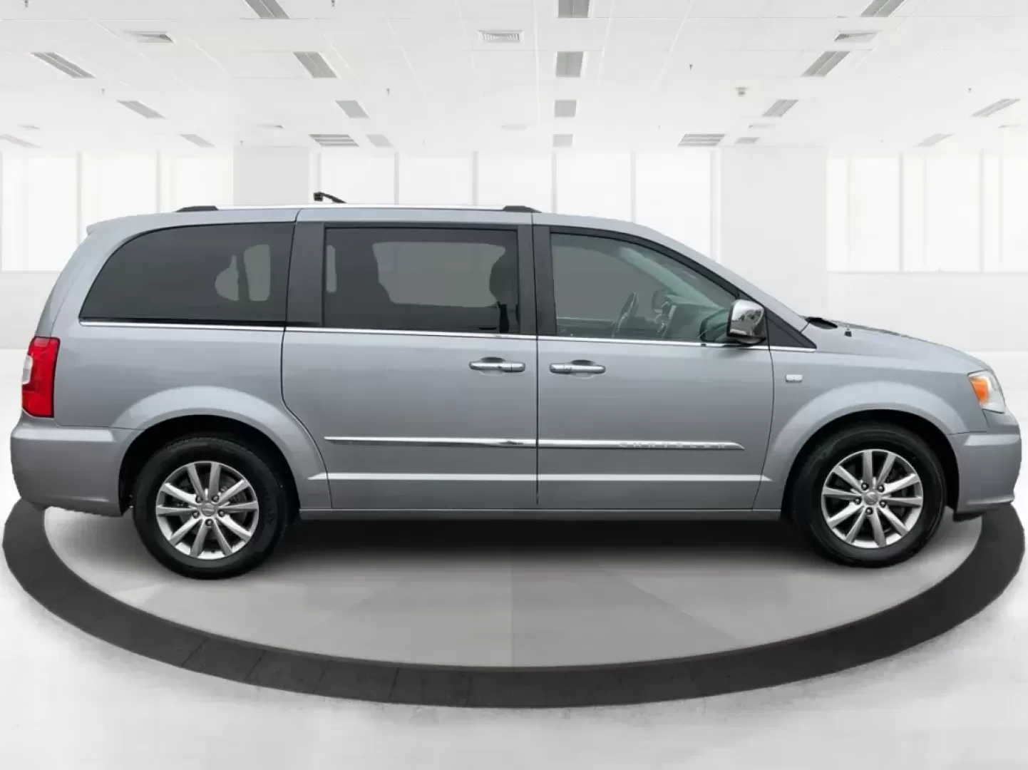 2014 Chrysler Town and Country Touring-L 30th Anniversary (2C4RC1CG7ER) with an Pentastar 3.6L V-6 DOHC engine, located at 1184 Kauffman Ave, Fairborn, OH, 45324, (937) 908-9800, 39.807072, -84.030914 - Photo#1