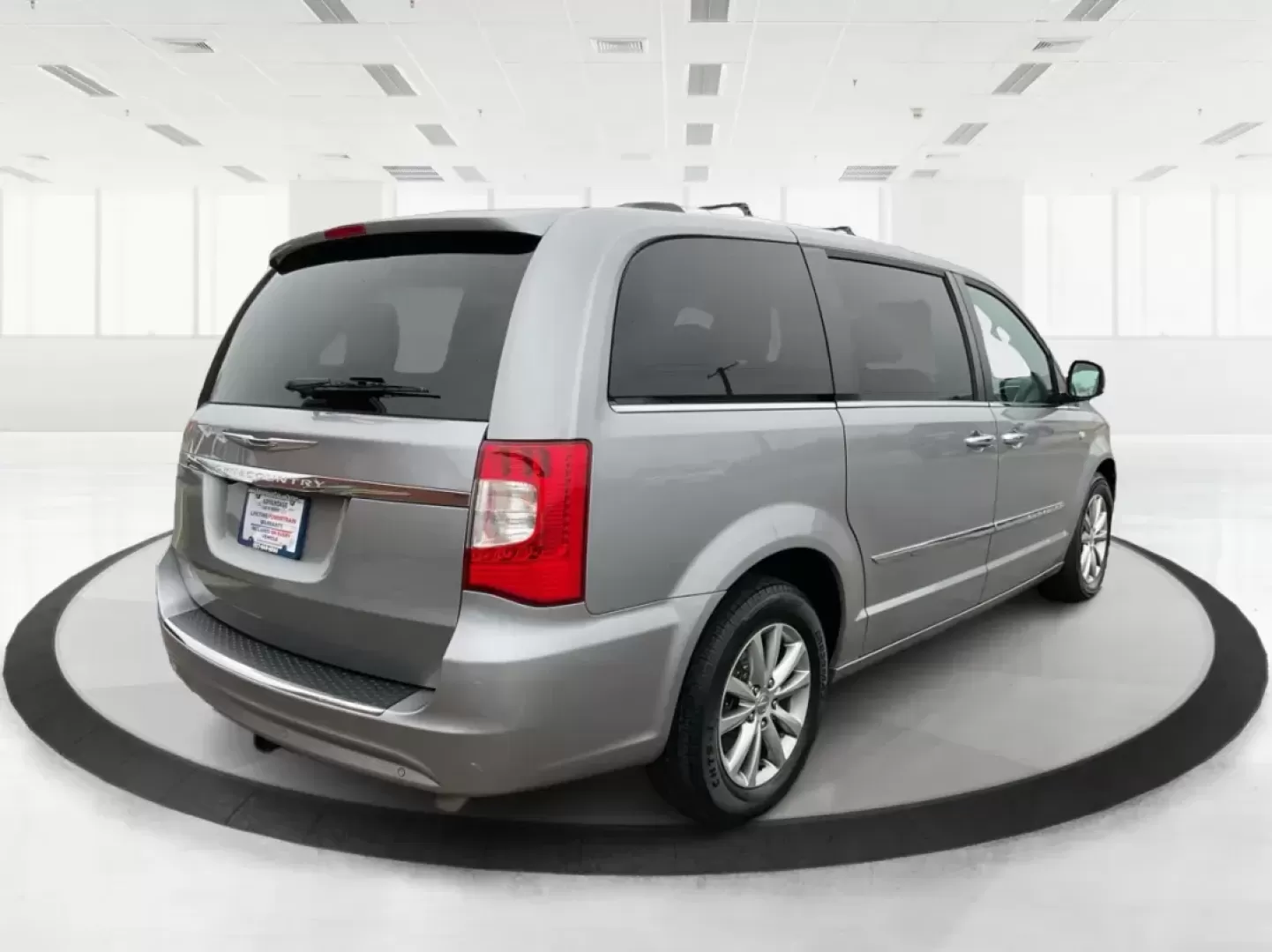 2014 Chrysler Town and Country Touring-L 30th Anniversary (2C4RC1CG7ER) with an Pentastar 3.6L V-6 DOHC engine, located at 1184 Kauffman Ave, Fairborn, OH, 45324, (937) 908-9800, 39.807072, -84.030914 - Photo#2