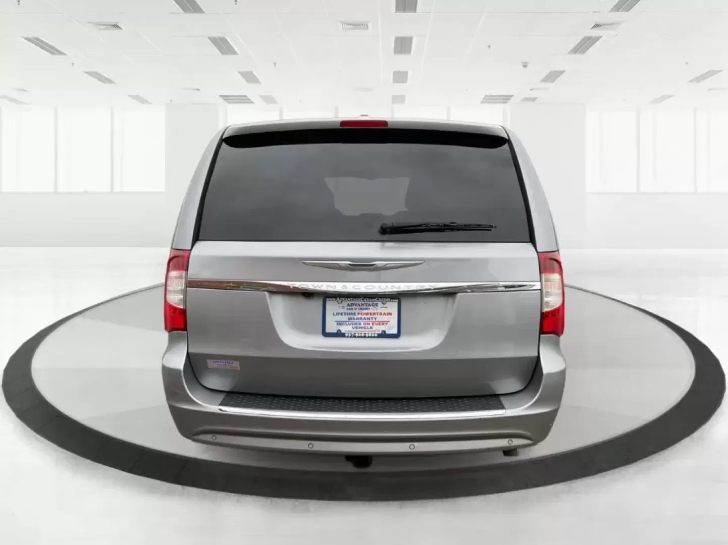 2014 Chrysler Town and Country Touring-L 30th Anniversary (2C4RC1CG7ER) with an Pentastar 3.6L V-6 DOHC engine, located at 1184 Kauffman Ave, Fairborn, OH, 45324, (937) 908-9800, 39.807072, -84.030914 - Photo#3