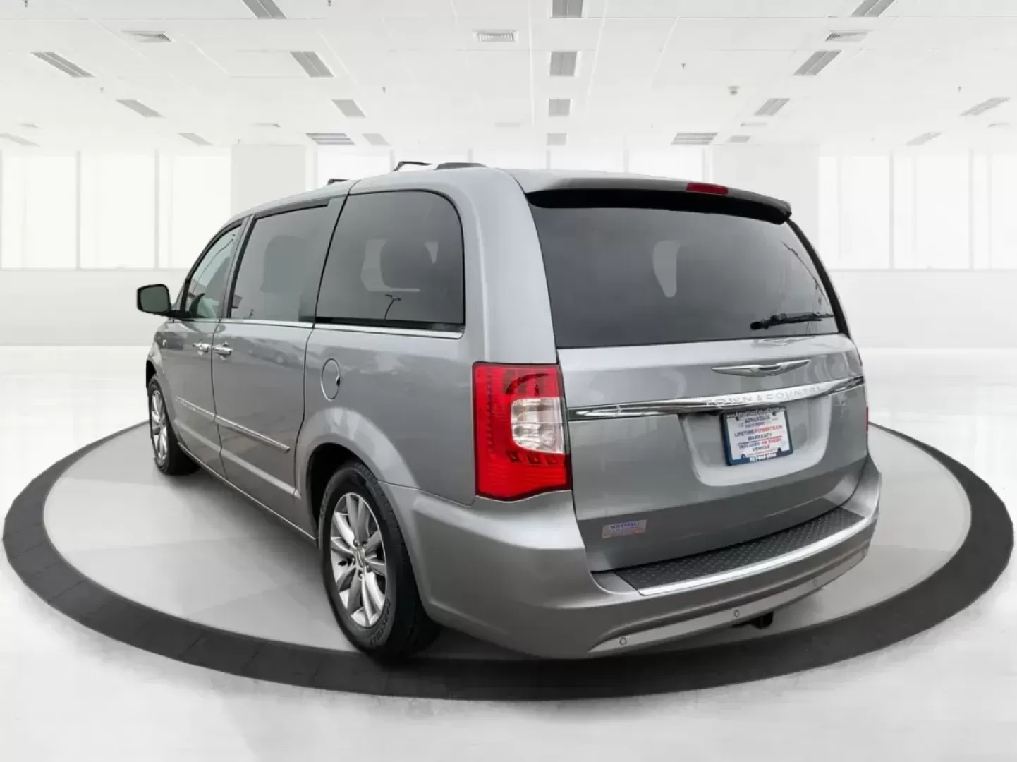 2014 Chrysler Town and Country Touring-L 30th Anniversary (2C4RC1CG7ER) with an Pentastar 3.6L V-6 DOHC engine, located at 1184 Kauffman Ave, Fairborn, OH, 45324, (937) 908-9800, 39.807072, -84.030914 - Photo#4