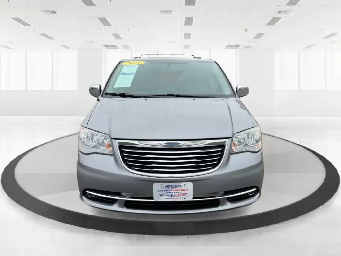 2014 Chrysler Town and Country Touring-L 30th Anniversary (2C4RC1CG7ER) with an Pentastar 3.6L V-6 DOHC engine, located at 1184 Kauffman Ave, Fairborn, OH, 45324, (937) 908-9800, 39.807072, -84.030914 - Photo#6