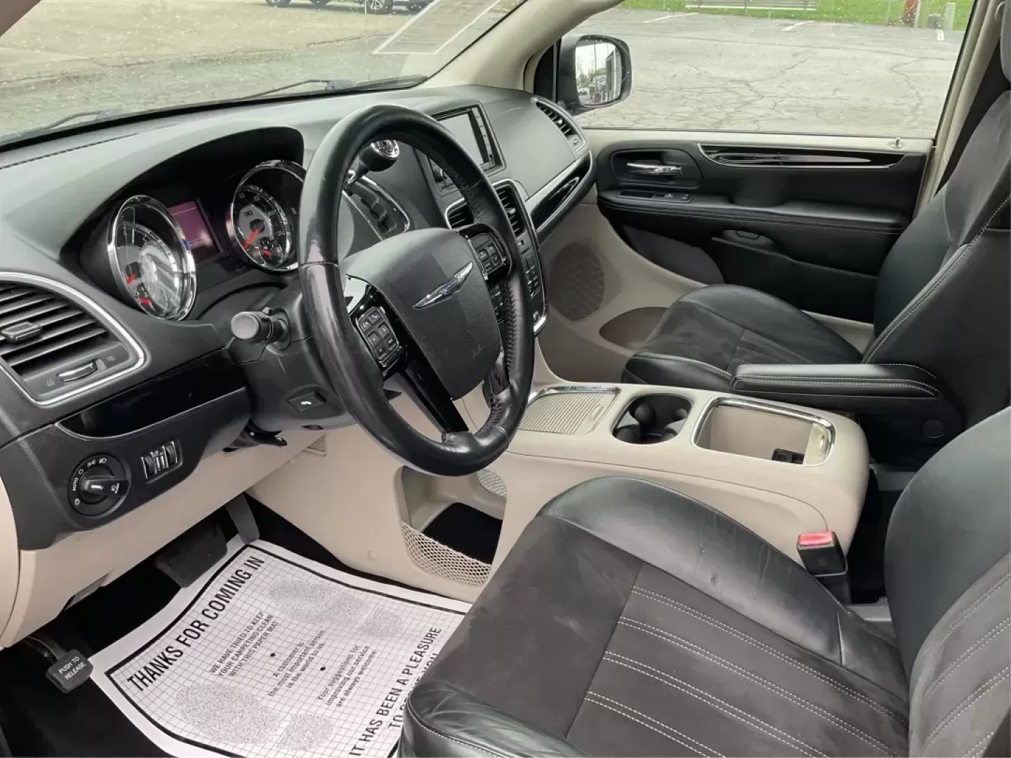 2014 Chrysler Town and Country Touring-L 30th Anniversary (2C4RC1CG7ER) with an Pentastar 3.6L V-6 DOHC engine, located at 1184 Kauffman Ave, Fairborn, OH, 45324, (937) 908-9800, 39.807072, -84.030914 - Photo#8