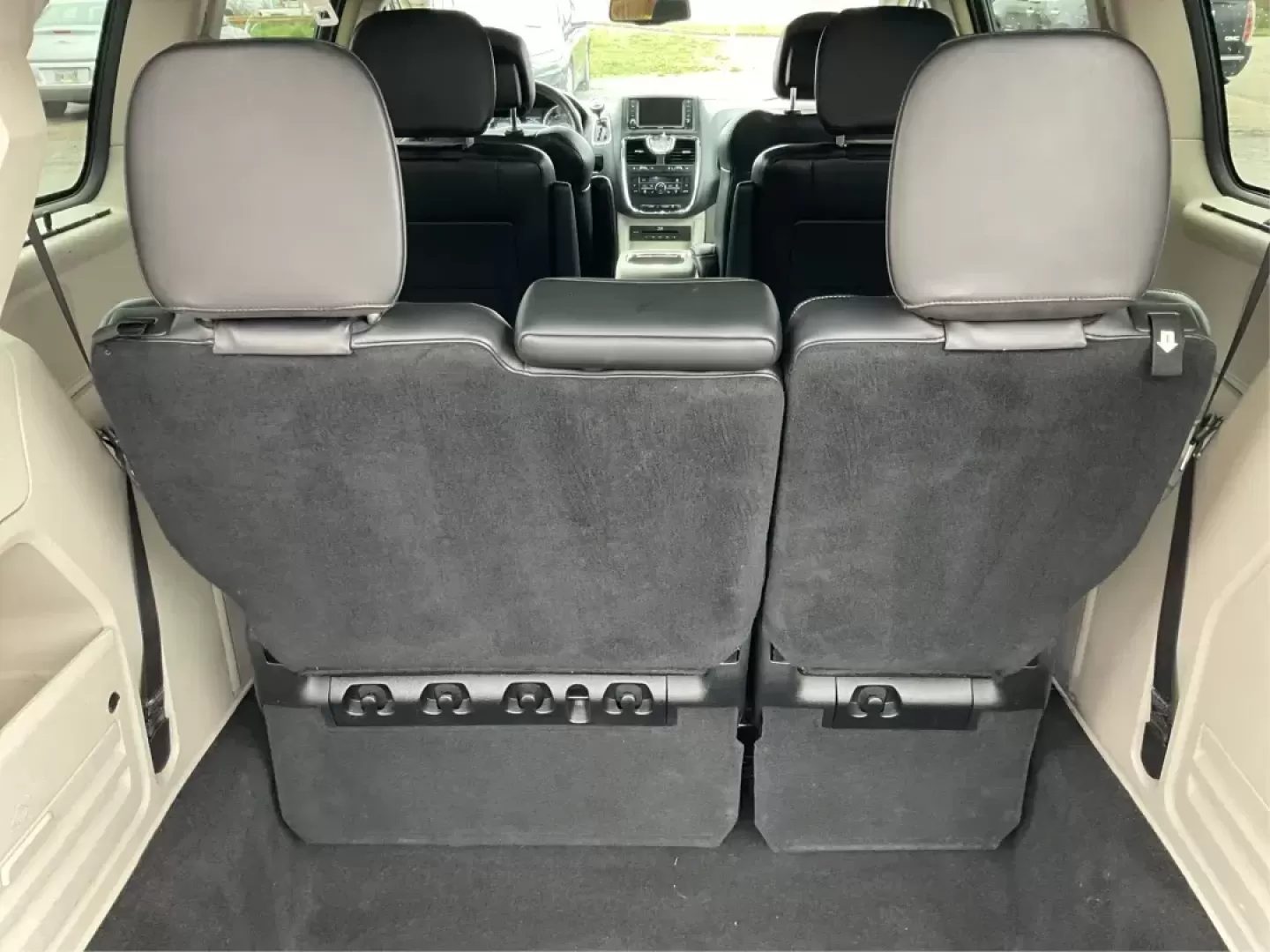 2014 Chrysler Town and Country Touring-L 30th Anniversary (2C4RC1CG7ER) with an Pentastar 3.6L V-6 DOHC engine, located at 1184 Kauffman Ave, Fairborn, OH, 45324, (937) 908-9800, 39.807072, -84.030914 - Photo#10