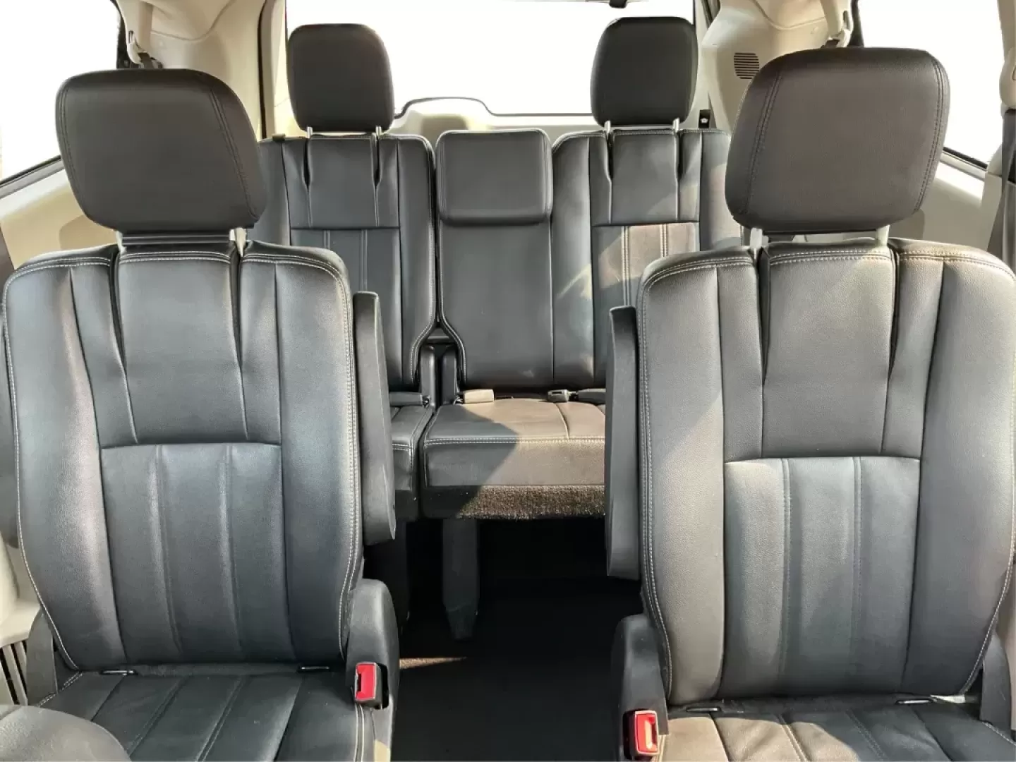 2014 Chrysler Town and Country Touring (2C4RC1BG3ER) with an 3.6L V6 DOHC 24V engine, 6-Speed Automatic transmission, located at 8750 N County Rd 25A, Piqua, OH, 45356, (937) 908-9800, 40.164391, -84.232513 - Photo#13