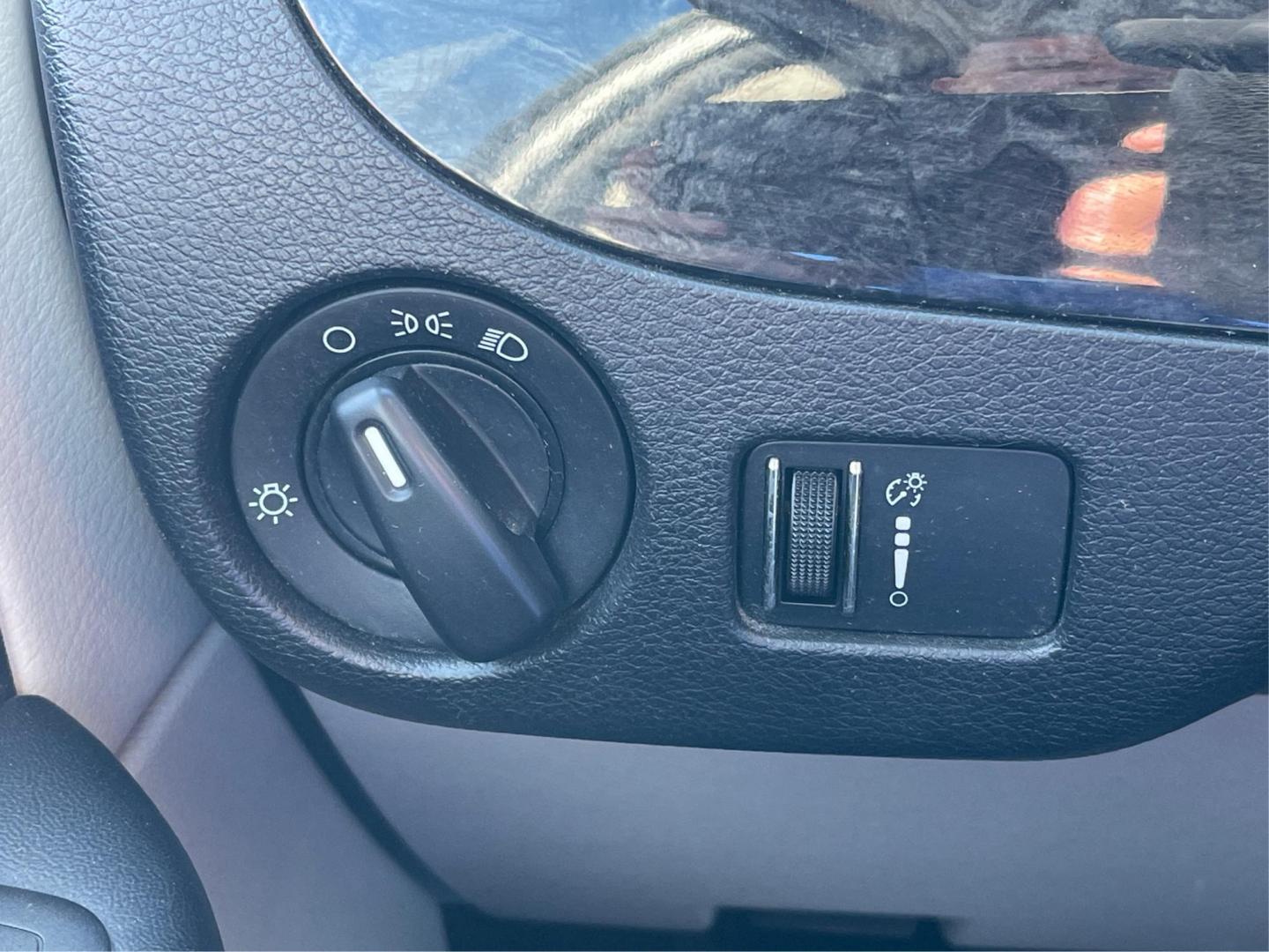 2014 Dodge Grand Caravan SXT (2C4RDGCG4ER) with an 3.6L V-6 DOHC engine, located at 880 E. National Road, Vandalia, OH, 45377, (937) 908-9800, 39.891918, -84.183594 - Photo#16