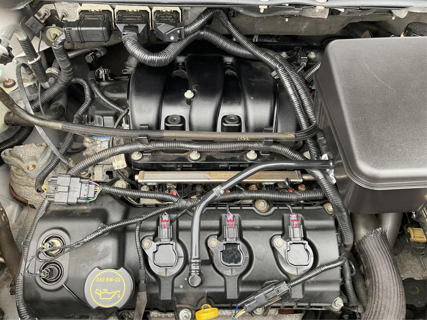 2014 Ford Edge SEL AWD (2FMDK4JC9EB) with an 3.5L V6 DOHC 24V engine, 6-Speed Automatic transmission, located at 401 Woodman Dr, Riverside, OH, 45431, (937) 908-9800, 39.760899, -84.123421 - Photo#10