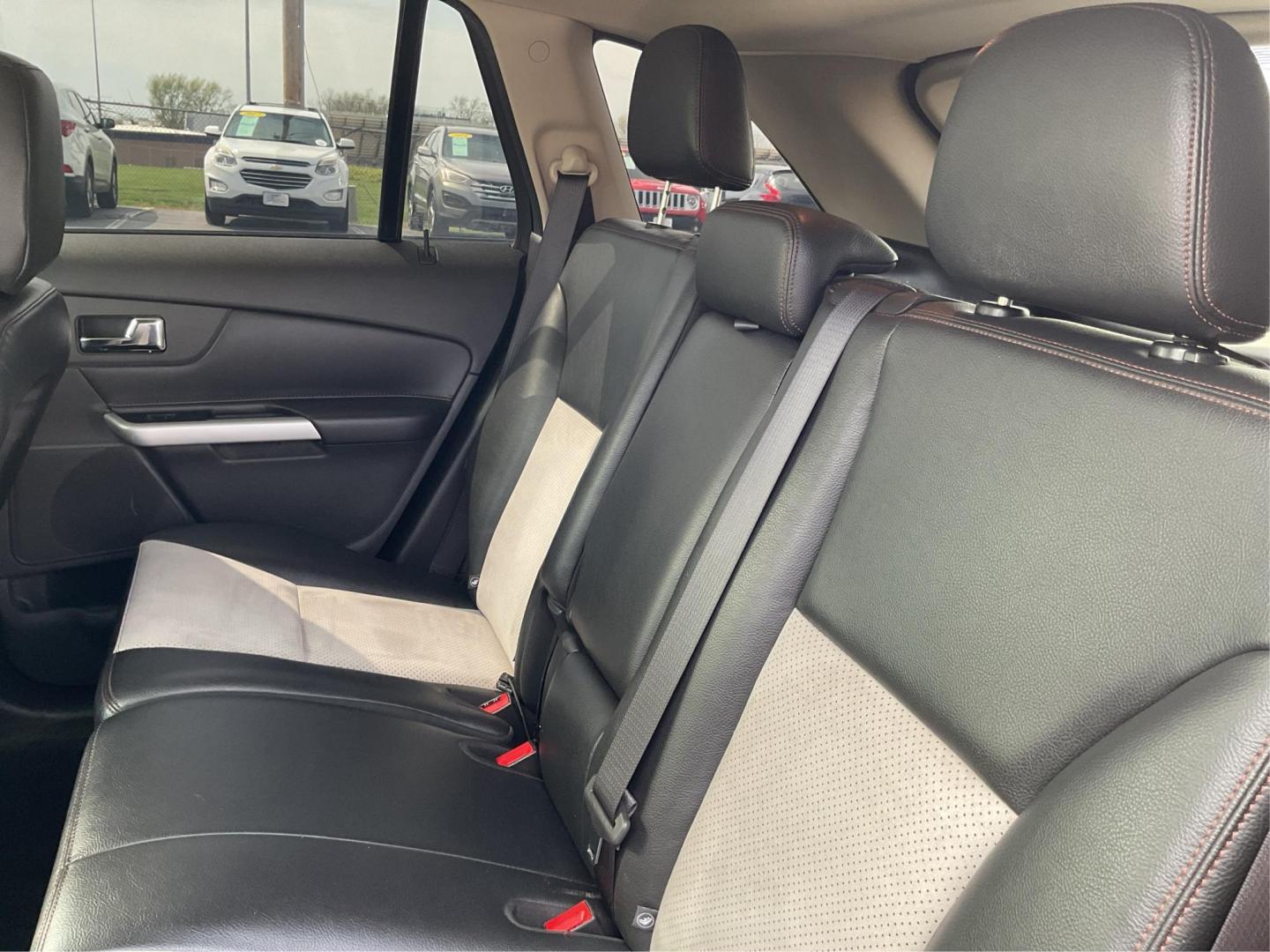 2014 Ford Edge SEL (2FMDK4JC8EB) with an 3.5L V-6 DOHC engine, located at 1230 East Main St, Xenia, OH, 45385, (937) 908-9800, 39.688026, -83.910172 - Photo#9