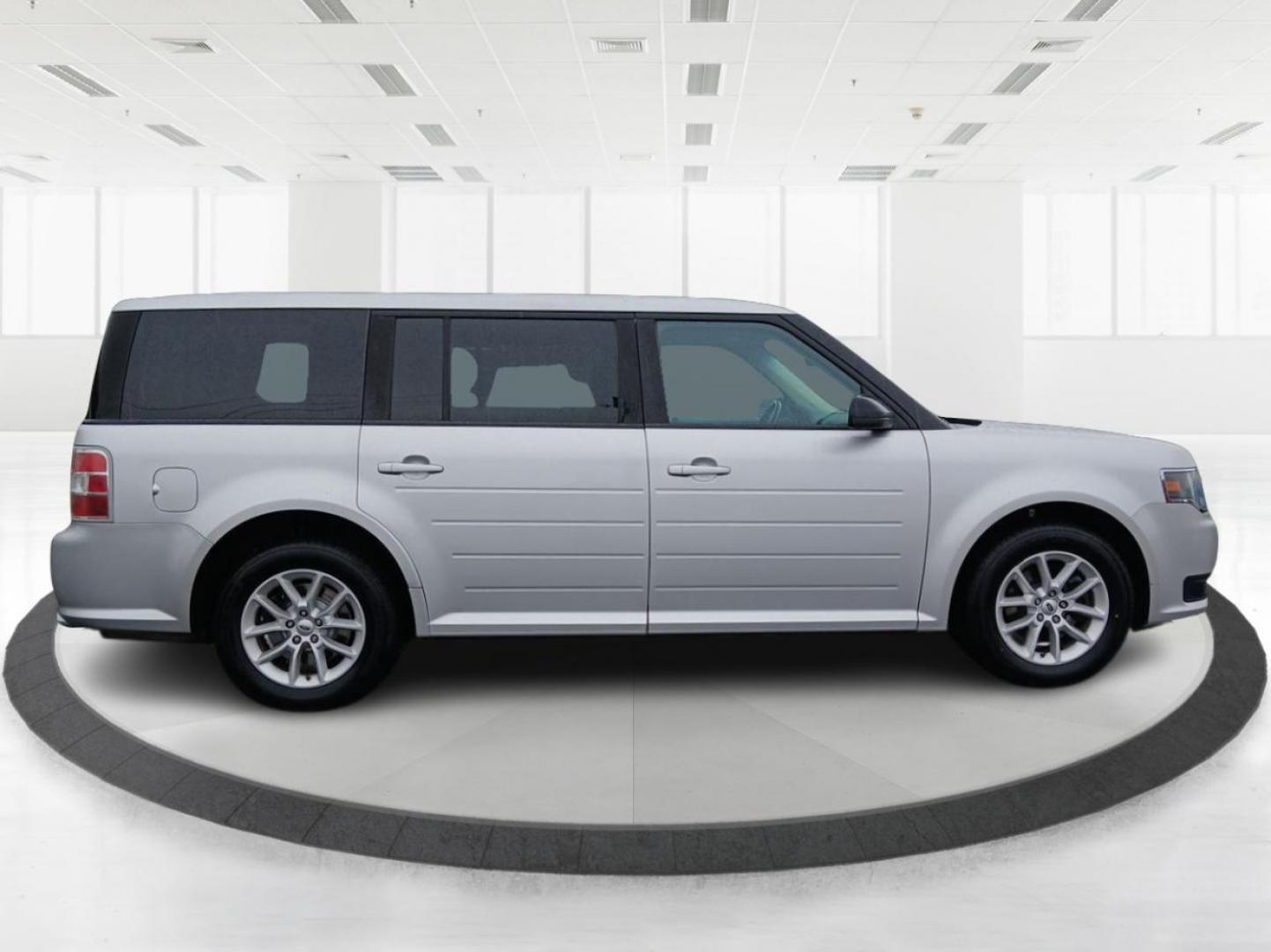 2014 Ford Flex SE FWD (2FMGK5B8XEB) with an 3.5L V6 DOHC 24V engine, 6-Speed Automatic Overdrive transmission, located at 4508 South Dixie Dr, Moraine, OH, 45439, (937) 908-9800, 39.689976, -84.218452 - Photo#1