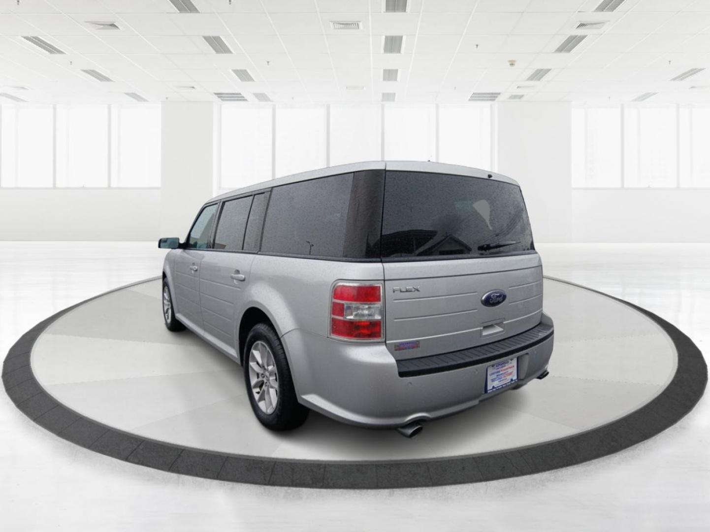 2014 Ford Flex SE FWD (2FMGK5B8XEB) with an 3.5L V6 DOHC 24V engine, 6-Speed Automatic Overdrive transmission, located at 4508 South Dixie Dr, Moraine, OH, 45439, (937) 908-9800, 39.689976, -84.218452 - Photo#4