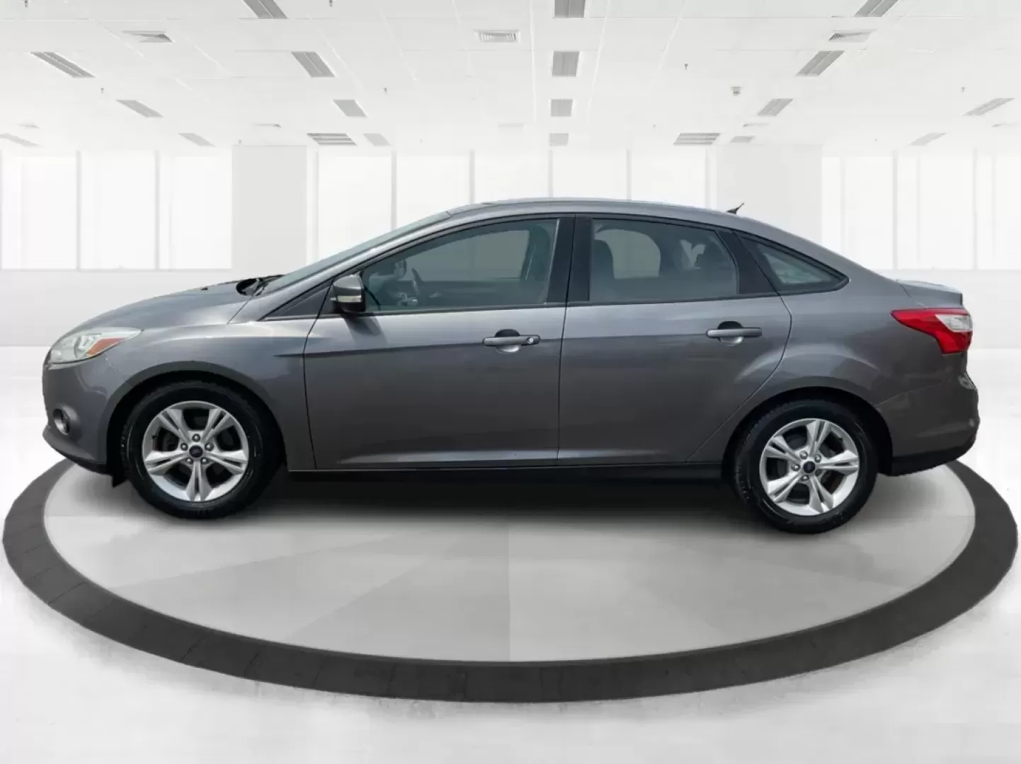 2014 Ford Focus SE (1FADP3F21EL) with an 2L I-4 gasoline direct injection engine, located at 1099 N County Rd 25A , Troy, OH, 45373, (937) 908-9800, 40.057079, -84.212883 - Photo#5
