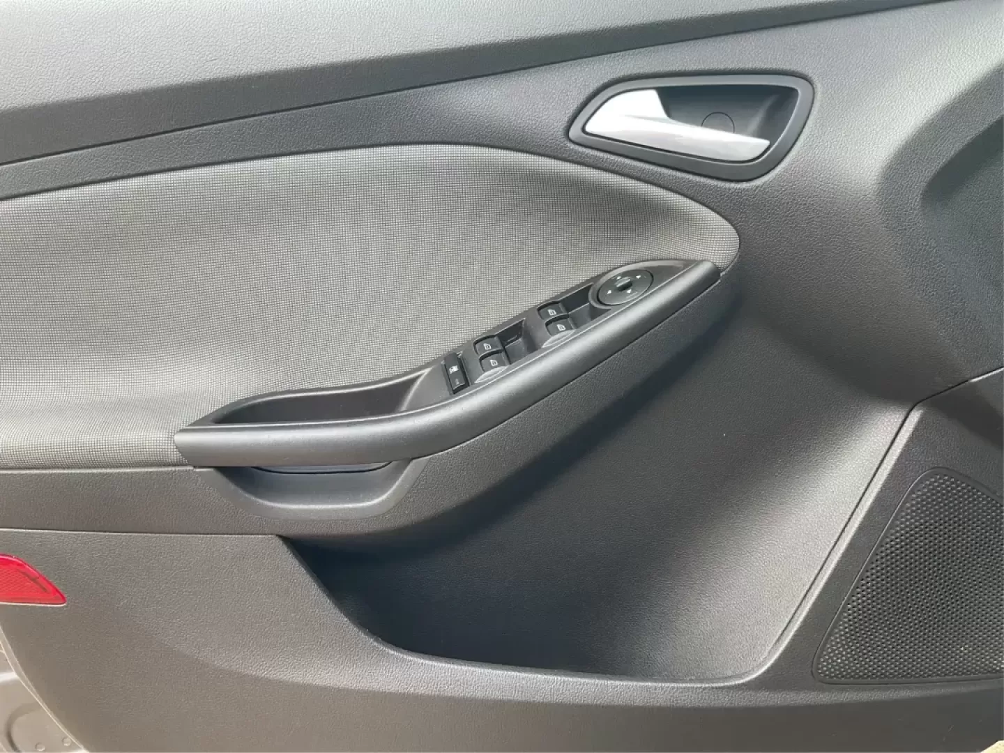 2014 Ford Focus SE (1FADP3F21EL) with an 2L I-4 gasoline direct injection engine, located at 1099 N County Rd 25A , Troy, OH, 45373, (937) 908-9800, 40.057079, -84.212883 - Photo#17