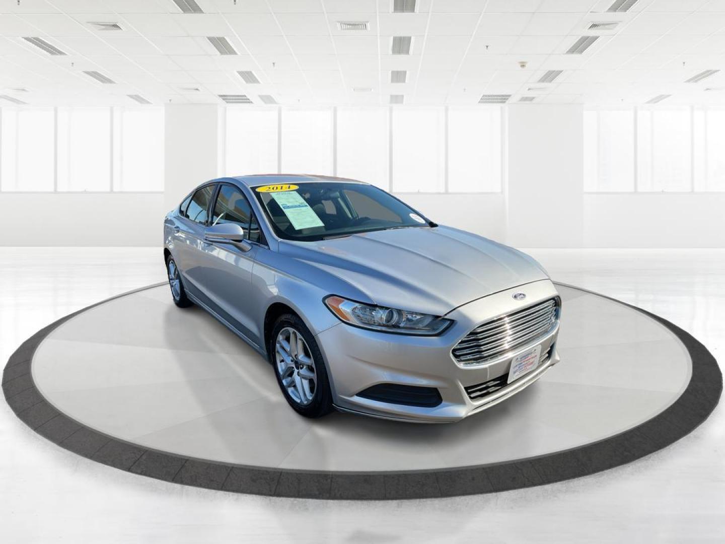 2014 Ingot Silver Ford Fusion SE (1FA6P0H76E5) with an 2.5L L4 DOHC 16V engine, located at 4508 South Dixie Dr, Moraine, OH, 45439, (937) 908-9800, 39.689976, -84.218452 - Photo#0