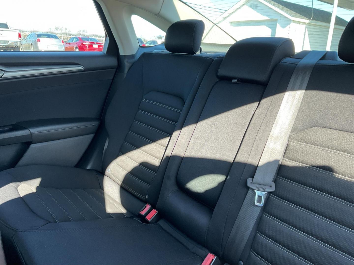 2014 Ingot Silver Ford Fusion SE (1FA6P0H76E5) with an 2.5L L4 DOHC 16V engine, located at 4508 South Dixie Dr, Moraine, OH, 45439, (937) 908-9800, 39.689976, -84.218452 - Photo#9