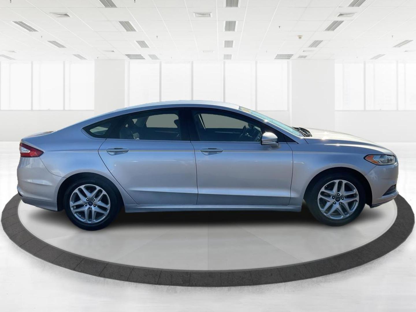 2014 Ingot Silver Ford Fusion SE (1FA6P0H76E5) with an 2.5L L4 DOHC 16V engine, located at 4508 South Dixie Dr, Moraine, OH, 45439, (937) 908-9800, 39.689976, -84.218452 - Photo#1
