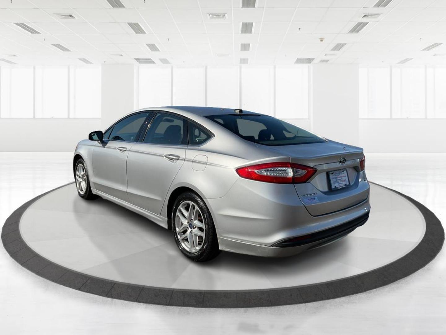 2014 Ingot Silver Ford Fusion SE (1FA6P0H76E5) with an 2.5L L4 DOHC 16V engine, located at 4508 South Dixie Dr, Moraine, OH, 45439, (937) 908-9800, 39.689976, -84.218452 - Photo#4