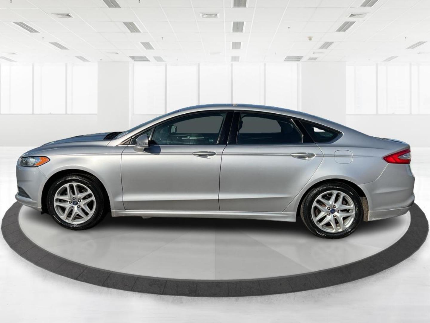 2014 Ingot Silver Ford Fusion SE (1FA6P0H76E5) with an 2.5L L4 DOHC 16V engine, located at 4508 South Dixie Dr, Moraine, OH, 45439, (937) 908-9800, 39.689976, -84.218452 - Photo#5