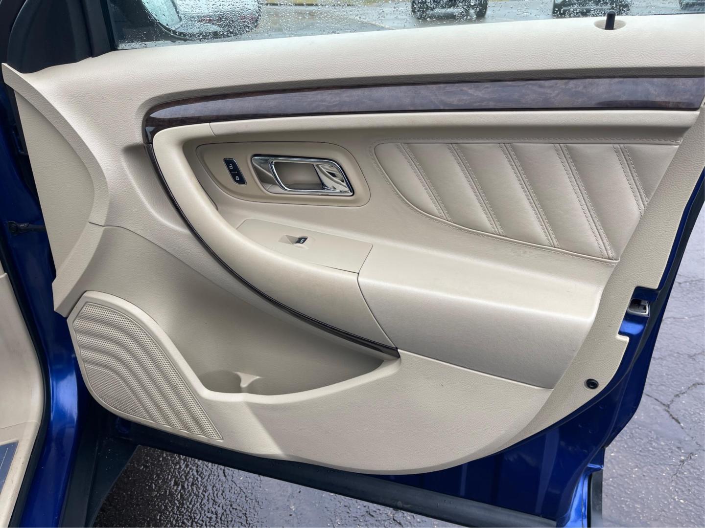 2014 Deep Impact Blue Metallic Ford Taurus Limited AWD (1FAHP2J86EG) with an 3.5L V6 DOHC 24V engine, 6-Speed Automatic transmission, located at 1184 Kauffman Ave, Fairborn, OH, 45324, (937) 908-9800, 39.807072, -84.030914 - Photo#17