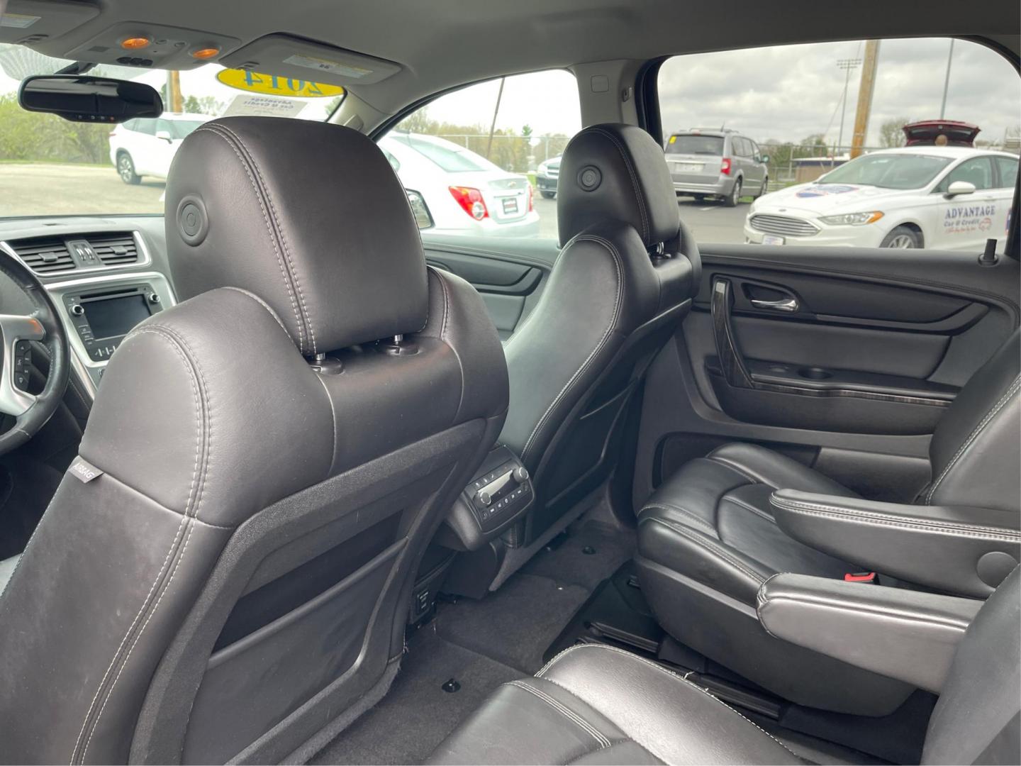 2014 GMC Acadia SLT-1 (1GKKVRKD2EJ) with an 3.6L V-6 gasoline direct injection engine, located at 1099 N County Rd 25A , Troy, OH, 45373, (937) 908-9800, 40.057079, -84.212883 - Photo#9
