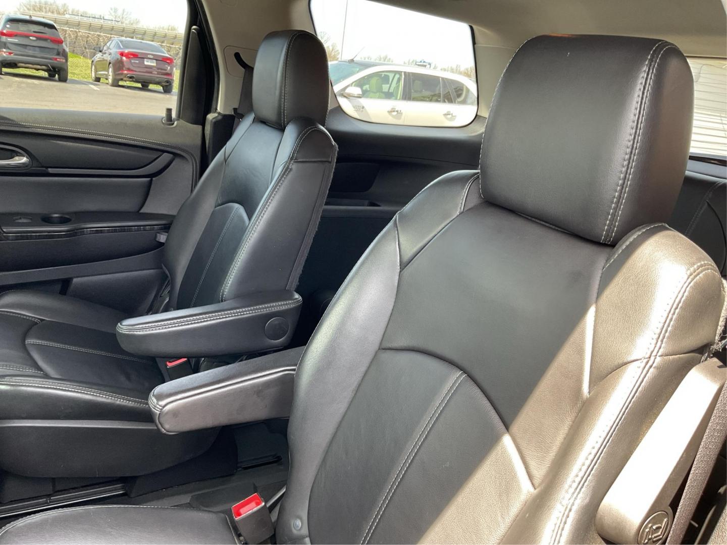 2014 GMC Acadia SLT-1 (1GKKVRKD7EJ) with an 3.6L V-6 gasoline direct injection engine, located at 880 E. National Road, Vandalia, OH, 45377, (937) 908-9800, 39.891918, -84.183594 - Photo#9