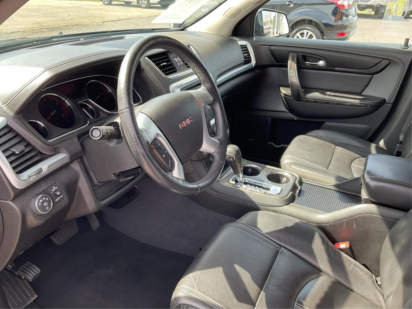 2014 GMC Acadia SLT-1 (1GKKVRKD7EJ) with an 3.6L V-6 gasoline direct injection engine, located at 880 E. National Road, Vandalia, OH, 45377, (937) 908-9800, 39.891918, -84.183594 - Photo#8