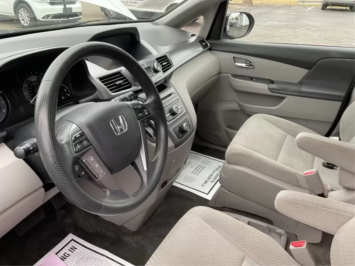 2014 Honda Odyssey LX (5FNRL5H23EB) with an 3.5L V-6 i-VTEC variable valve control engine, located at 1230 East Main St, Xenia, OH, 45385, (937) 908-9800, 39.688026, -83.910172 - Photo#8