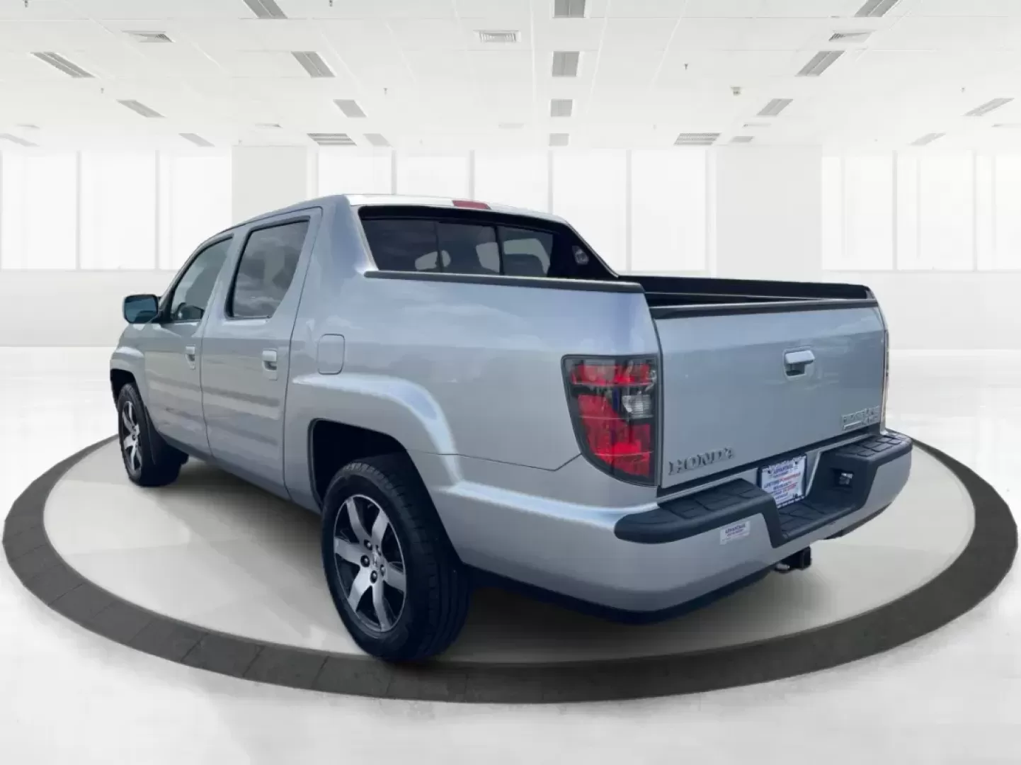 2014 Honda Ridgeline RTL-S (5FPYK1F67EB) with an 3.5L V6 SOHC 24V engine, 5-Speed Automatic transmission, located at 1230 East Main St, Xenia, OH, 45385, (937) 908-9800, 39.688026, -83.910172 - Photo#4