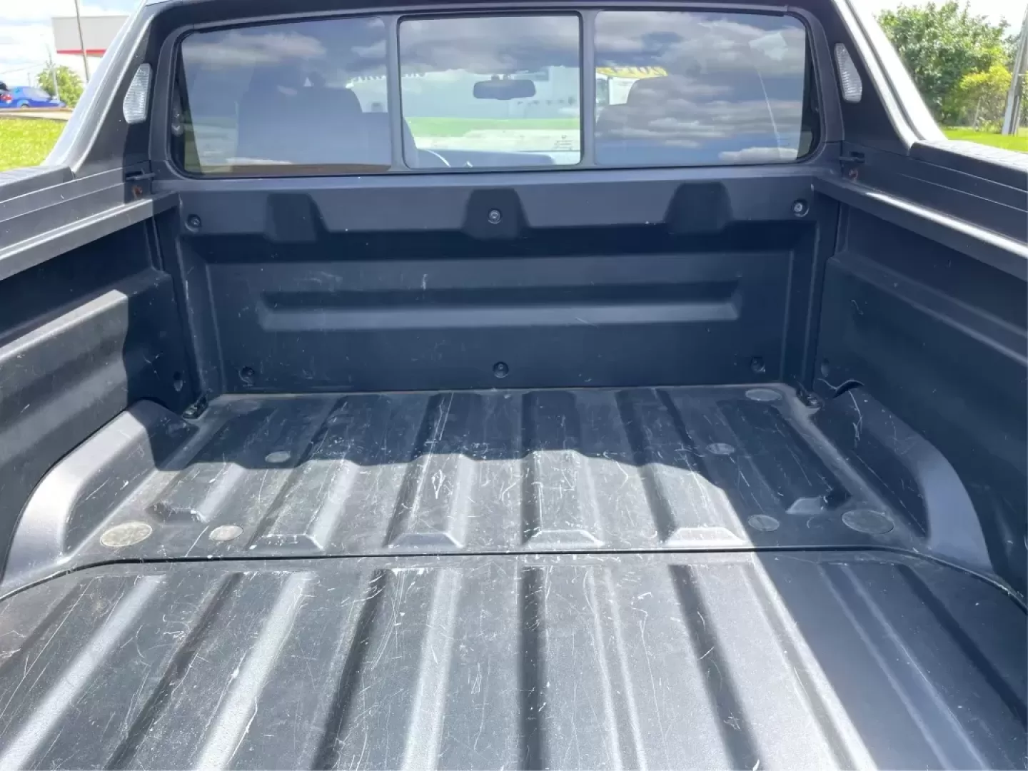 2014 Honda Ridgeline RTL-S (5FPYK1F67EB) with an 3.5L V6 SOHC 24V engine, 5-Speed Automatic transmission, located at 1230 East Main St, Xenia, OH, 45385, (937) 908-9800, 39.688026, -83.910172 - Photo#10