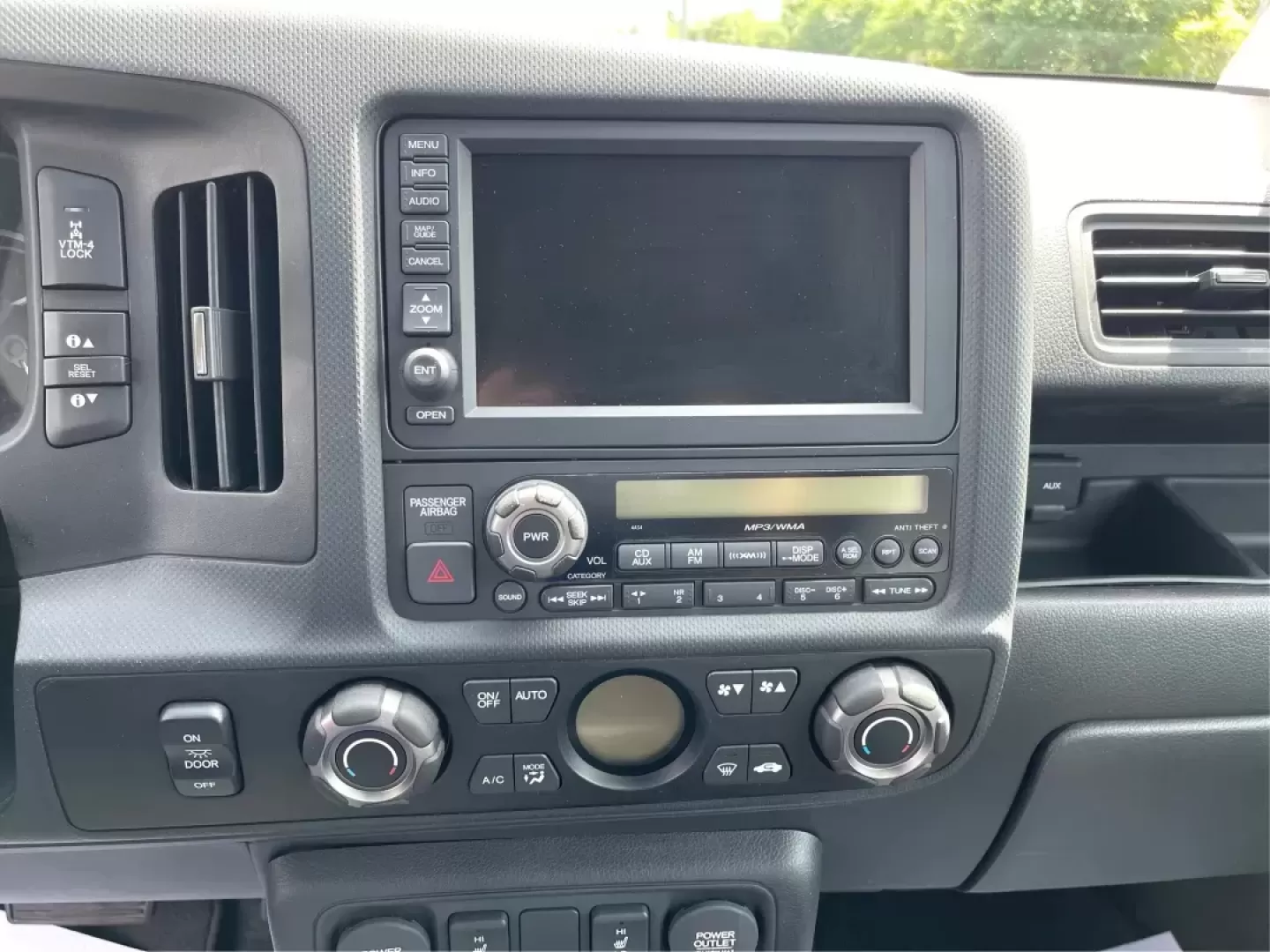 2014 Honda Ridgeline RTL-S (5FPYK1F67EB) with an 3.5L V6 SOHC 24V engine, 5-Speed Automatic transmission, located at 1230 East Main St, Xenia, OH, 45385, (937) 908-9800, 39.688026, -83.910172 - Photo#11