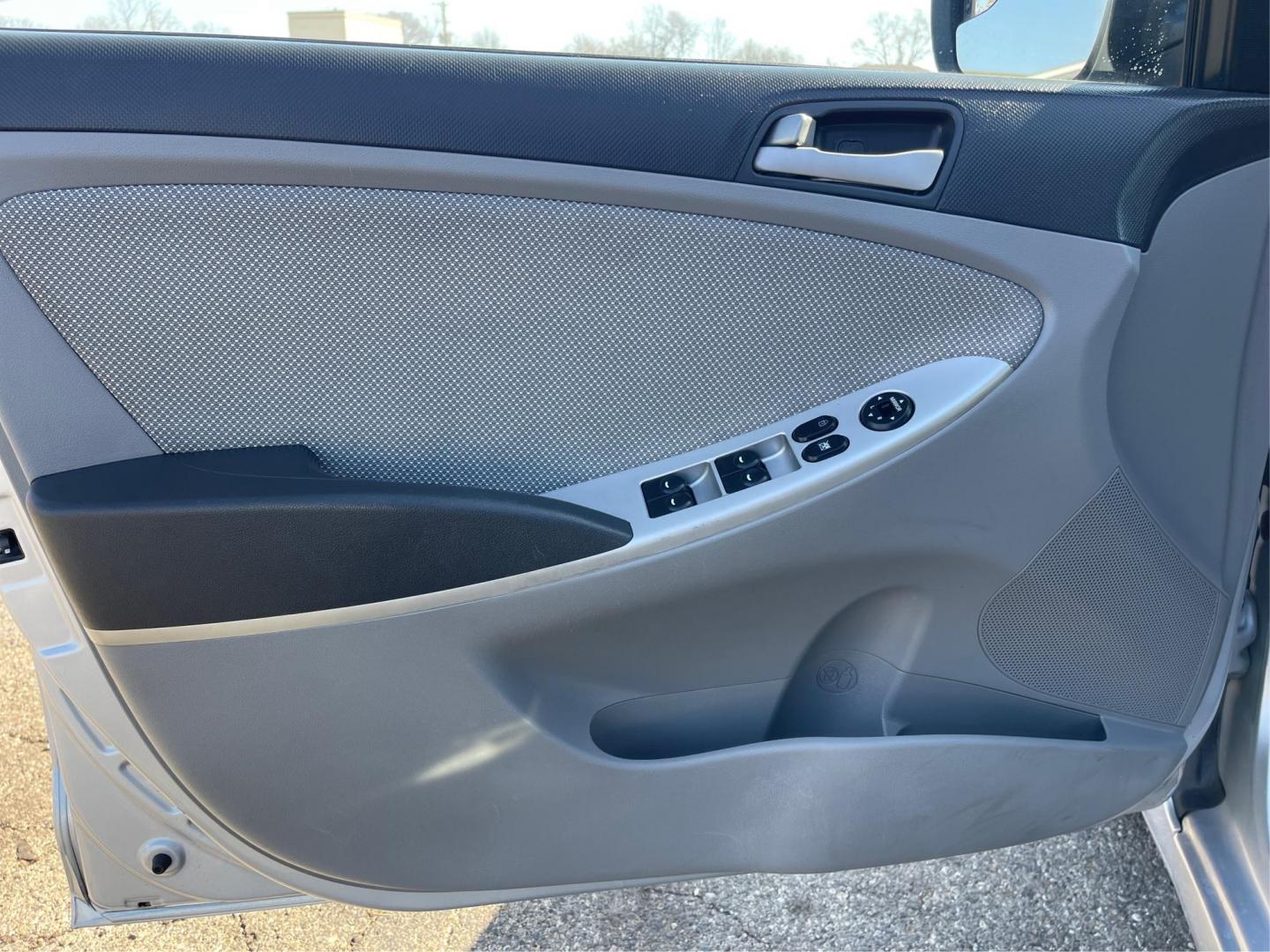 2014 Hyundai Accent GLS 4-Door (KMHCT4AE0EU) with an 1.6L L4 DOHC 16V engine, located at 8750 N County Rd 25A, Piqua, OH, 45356, (937) 908-9800, 40.164391, -84.232513 - Photo#16