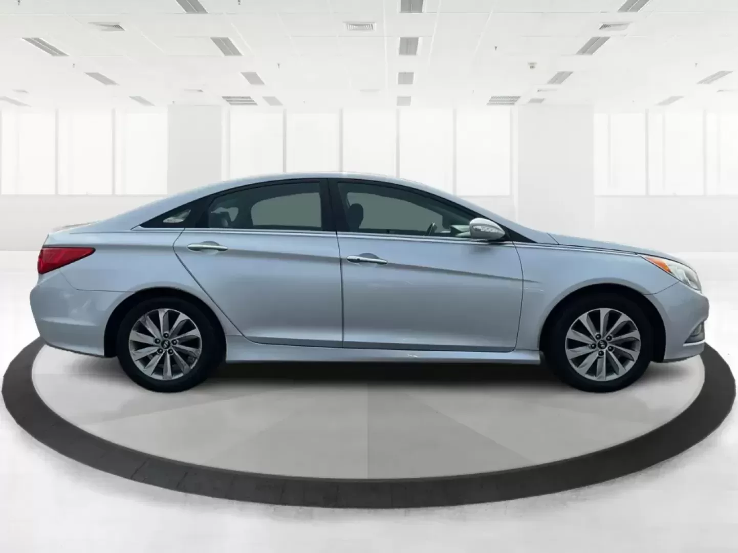 2014 Hyundai Sonata Limited (5NPEC4AC8EH) with an 2.4L I-4 gasoline direct injection engine, located at 1951 S Dayton Lakeview Rd., New Carlisle, OH, 45344, (937) 908-9800, 39.890999, -84.050255 - Photo#1