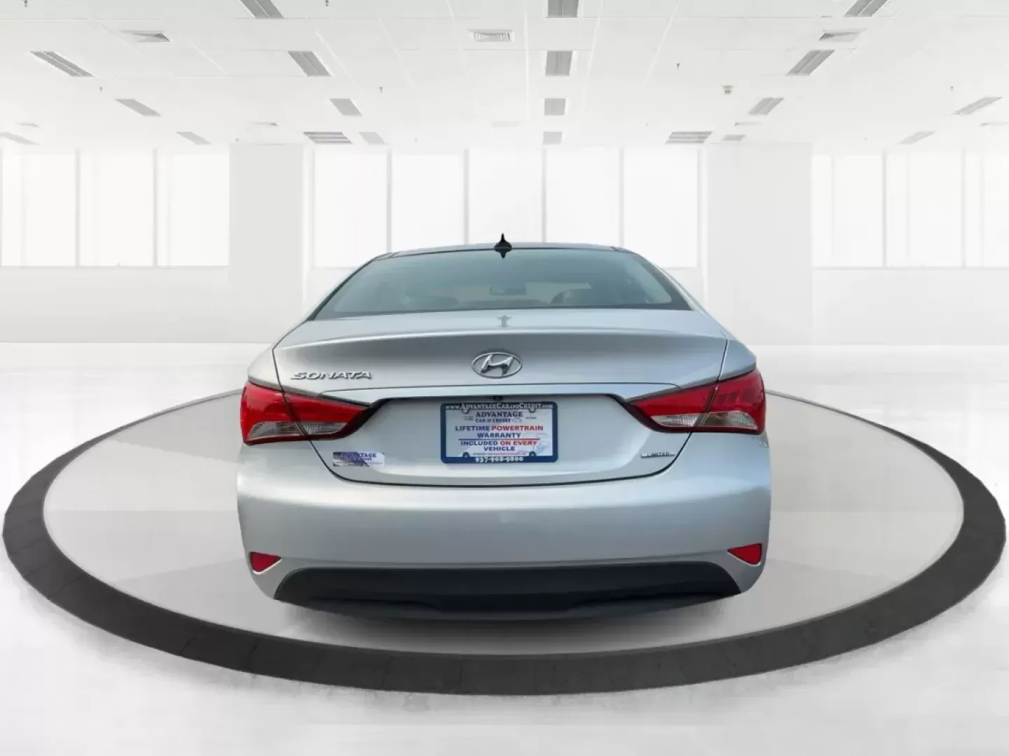 2014 Hyundai Sonata Limited (5NPEC4AC8EH) with an 2.4L I-4 gasoline direct injection engine, located at 1951 S Dayton Lakeview Rd., New Carlisle, OH, 45344, (937) 908-9800, 39.890999, -84.050255 - Photo#3