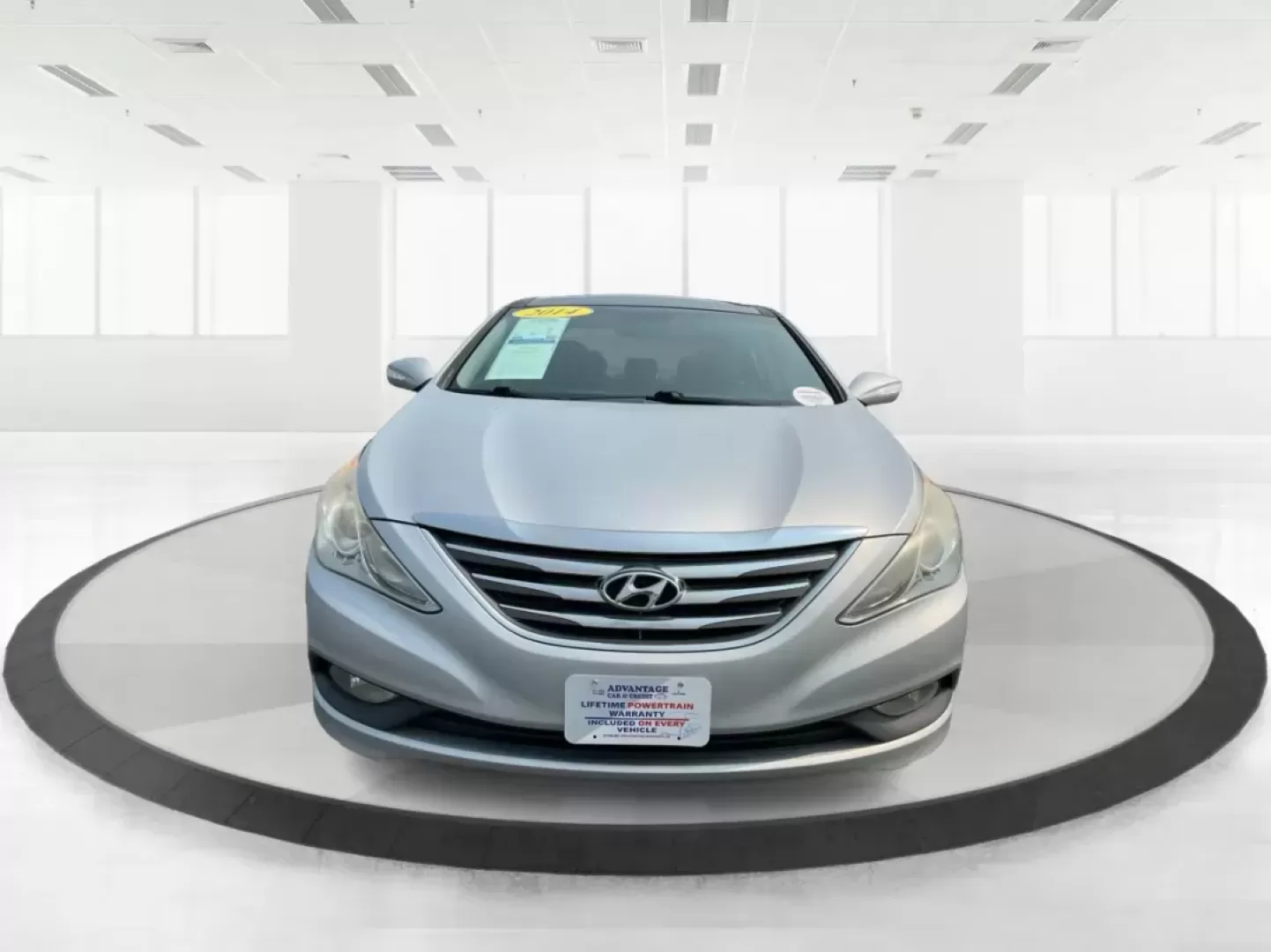 2014 Hyundai Sonata Limited (5NPEC4AC8EH) with an 2.4L I-4 gasoline direct injection engine, located at 1951 S Dayton Lakeview Rd., New Carlisle, OH, 45344, (937) 908-9800, 39.890999, -84.050255 - Photo#6