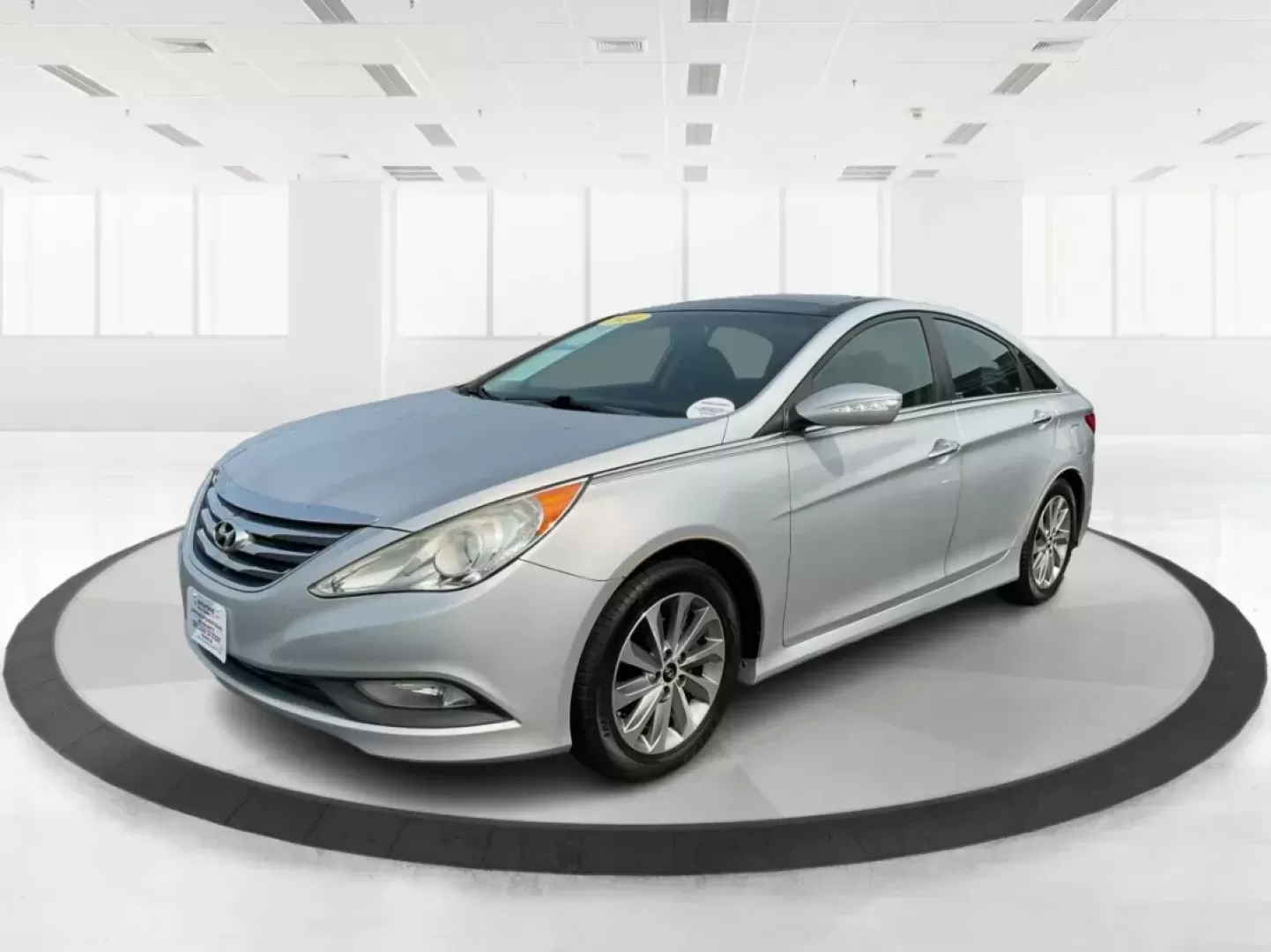 2014 Hyundai Sonata Limited (5NPEC4AC8EH) with an 2.4L I-4 gasoline direct injection engine, located at 1951 S Dayton Lakeview Rd., New Carlisle, OH, 45344, (937) 908-9800, 39.890999, -84.050255 - Photo#7