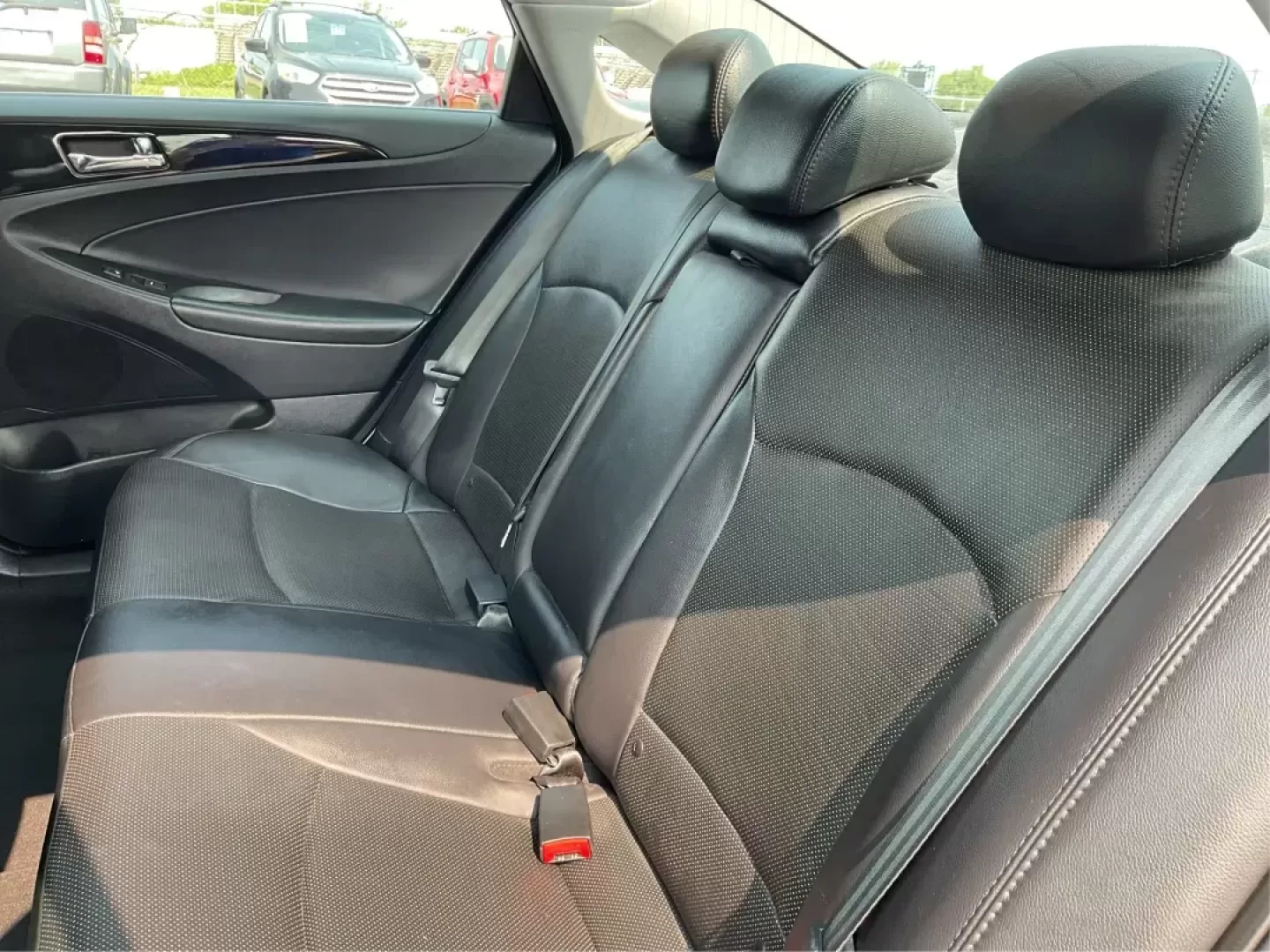 2014 Hyundai Sonata Limited (5NPEC4AC8EH) with an 2.4L I-4 gasoline direct injection engine, located at 1951 S Dayton Lakeview Rd., New Carlisle, OH, 45344, (937) 908-9800, 39.890999, -84.050255 - Photo#9